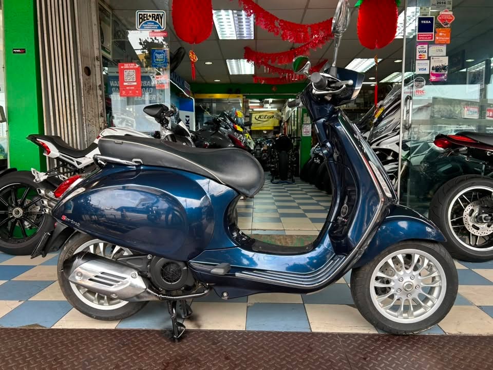 HOT HOT SALES!!😍HOT TRADE IN !!!! VESPA SPRINT 150 !!ORIGINAL CONDITION!!!READY STOCK !!!😍👍 DONT MISS IT !!! VERY WELL MAINTAINED UNIT!!
BRAND: VESPA
MODEL: SPRINT 150
YEAR: 2016
MILEAGE: 9k KM ONLY
PRICE : RM 7999 (CASH SALES ONLY)
🎉🎉🎉🎉SIAPA CEPAT SIAPA DAPAT
HOT ITEM !!!🎉🎉
****T&C APPLY ****
AVAILABLE 👍👍
-S PAY LATER MOTORCYCLE ✅( SHOPEE)
-✅CREDIT CARD 0% INSTALLMENT SCHEME AVAILABLE ✅
-CALL 03-78765497 OR -WHATSAPP 012 7892173
✅ FOR FULL DETAILS 👌👌T&C APPLY
***T&C APPLY***
FREE ITEMS 🎁
HELMET
2x LABOUR FREE SERVICES
***********************************
Contact us before its too late ✅
CHIA MOTOR SDN BHD
WhatsApp - 012 7892173
Email-chiamotorracing@yahoo.com
Tel: 03-78765497☎️
Address: No. 11, Jln 21/17, S.E.A Park 46300 Petaling Jaya, Selangor. ( opposite MAYBANK)
Facebook : chia motor sdn bhd
Office hour: Monday - Saturday 9:00am - 7:00pm
Sunday - Closed
CHIA MOTOR SDN BHD is a company that runs High Power Motor deal since 1967.
WE PROVIDE MOTORCYCLES SERVICES SUCH AS
BUYING/SELLING / TRADE-IN / SERVICE & REPAIR / TOWING BREAKDOWN / ACCIDENT CLAIM / RIDING GEAR & ACCESSORIES ✅🔧🤝
Why buy from us?
Chia Motor being Operating Motorcycles dealerships and Trusted Dealer Since 1967 . Authorised dealers brand such as Kawasaki , Suzuki , Alpinestars,Modenas , imported motorcycle brand and more.
Chia Motor also Own In -House Racing Team for more than 40 years and Multiple National Championships.
From Riding EXPERIENCE to Technical ADVISE… WE HERE TO CARE 🤝❤️💪