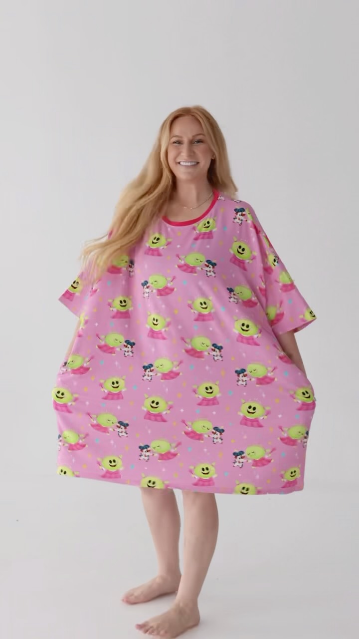 ✨ Who’s that wonderful girl? 💚
Could she be any cuter? We think so. 🌼
Our brand NEW @ploombaby x @nanalanofficial Wonderful Girl Collection has officially arrived.
Warning: excessive “Awwww!” reactions, happy dances, and demands to wear these every single day may occur. 💚
Shop the Wonderful Girl Collection now before it says, “Bye-bye peepo!” 🌼