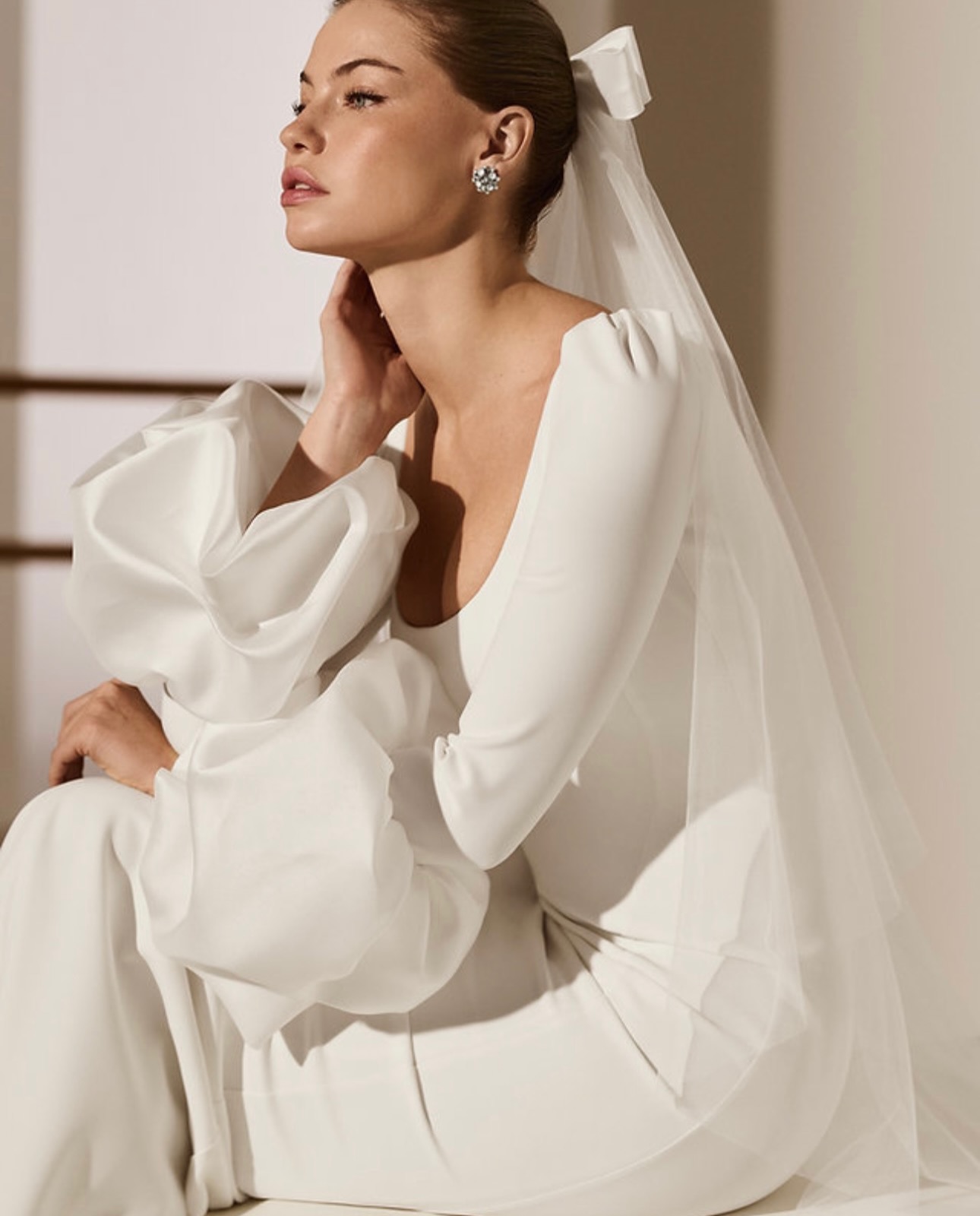 New 2027 Collection has started to arrive and
THIS
VEIL
JUST
DROPPED!
Satin bow on a soft Italian tulle blusher veil! Divine, on trend, elevate your bridal style and order yours today!!
#veilgoals #veilwithbow #modernveil #modernbride #surreybridalboutique