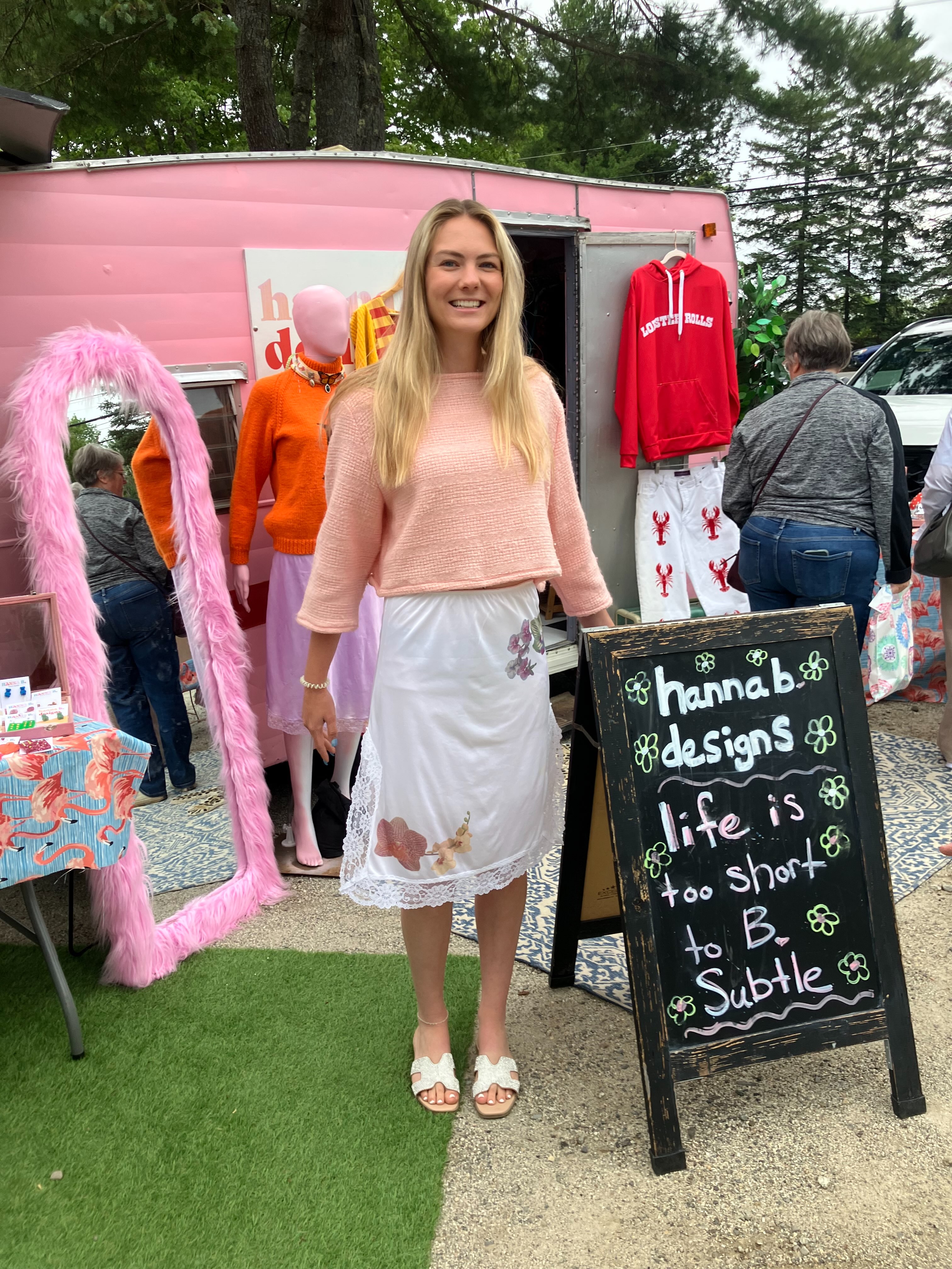 Wonderful time at all the markets this weekend! That’s it for the in person pop ups for July but stay tuned for August! In the meantime we will be doing some cute online package sales for the rest of the month! Stay tuned! We love a theme !!!
You can also find our cuties @a.w.d.studios and @makersmarketshopstudio
Xoxoxo
Hanna B.