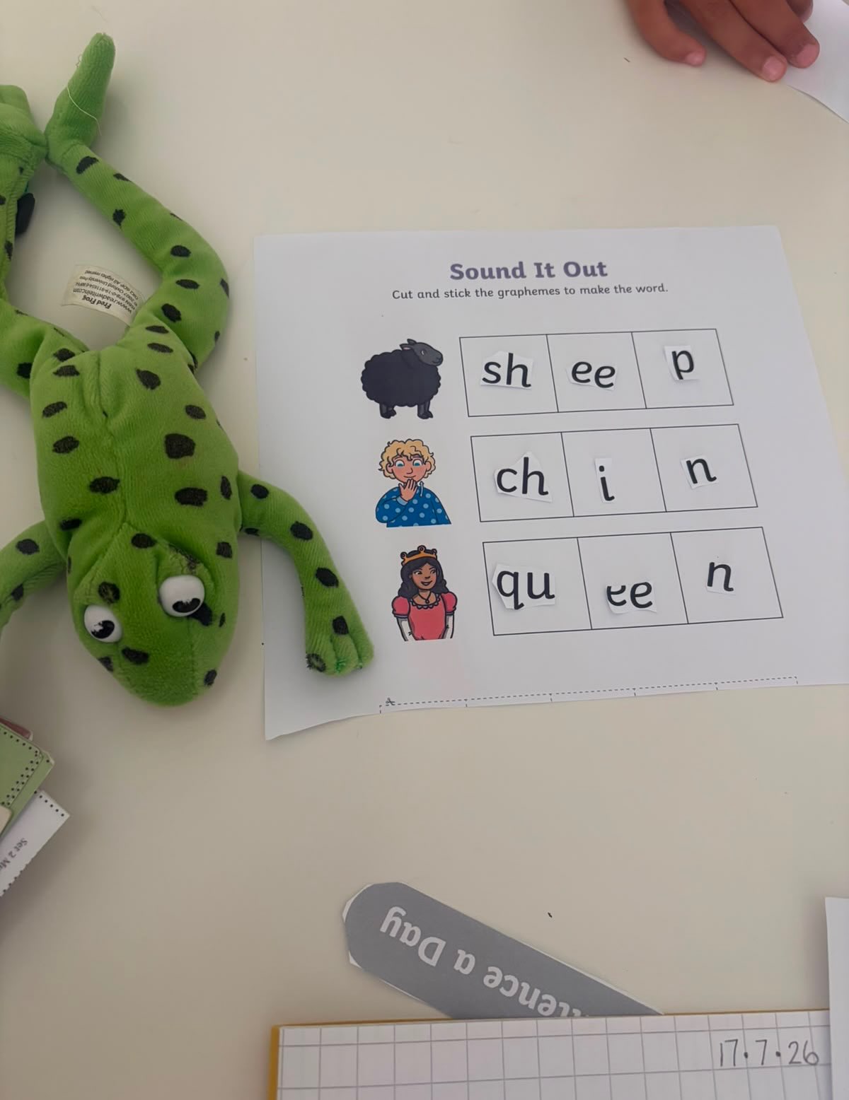 ☀️ Summer is the perfect time to keep phonics skills sharp!
At Angel Tutors, our summer sessions are designed to build confidence and prevent learning loss before the new school year begins.
📚 Practising reading and blending sounds
👽 Decoding alien (nonsense) words
⭐ Learning and revising special friends
✏️ Building fluency, accuracy and confidence
🎯 Tailored 1:1 support with a fully qualified teacher
Just a little practice each week can make a huge difference when children return to school end of August.
Give your child a head start this summer with fun, engaging phonics sessions in the comfort of your home.
#dubaimums #summer #summertutoring #summerlearning