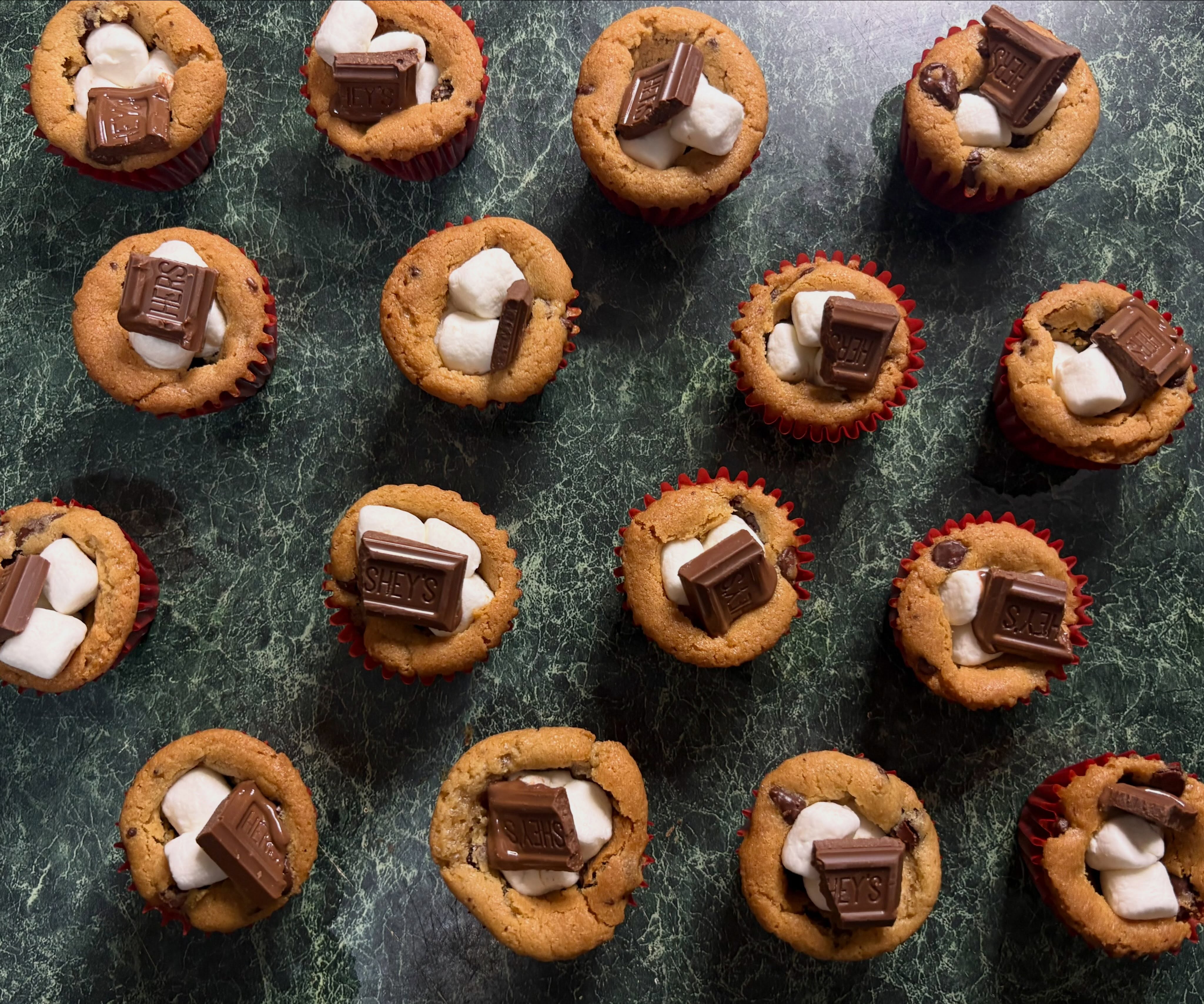 Soft, bite-sized chocolate chip cookie cups filled with gooey marshmallow and rich melted chocolate for the perfect s’mores-inspired treat. 🍫