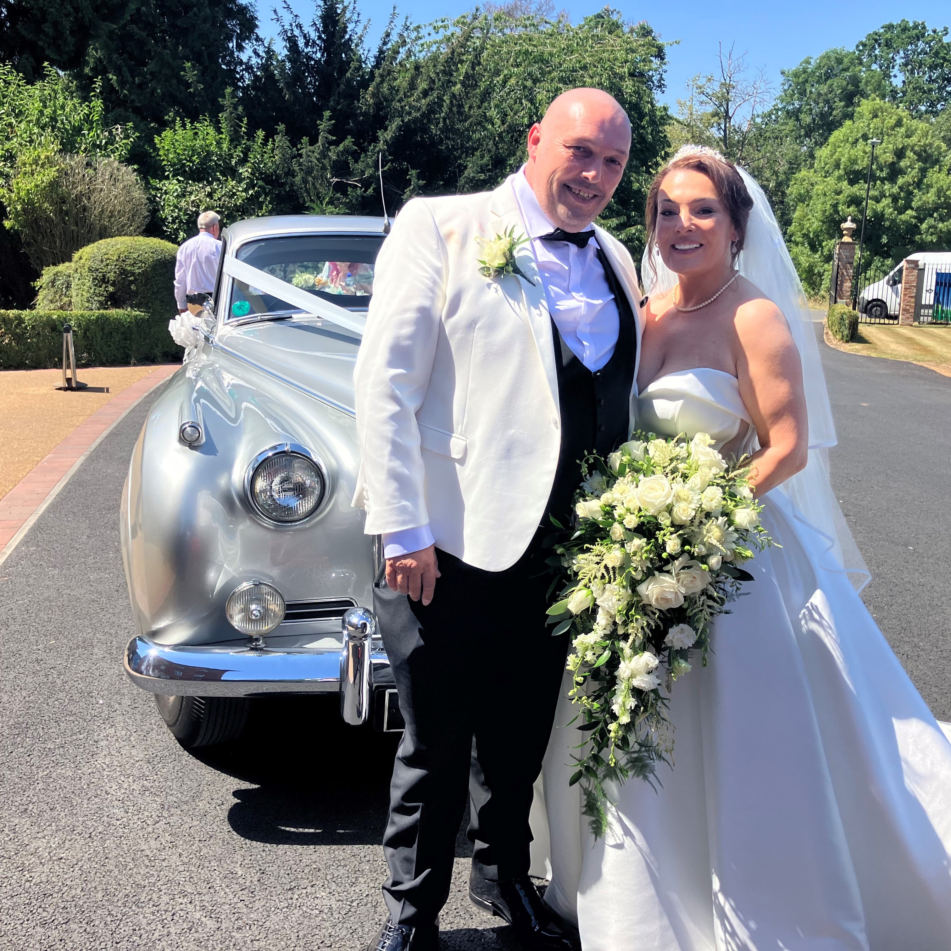 Congratulations to Will & Rebecca, married at Groby Church last Saturday ...accompanied by our two lovely silver 1950s Bentley S1's.
#lentonlimousines
#nottinghamweddingcars