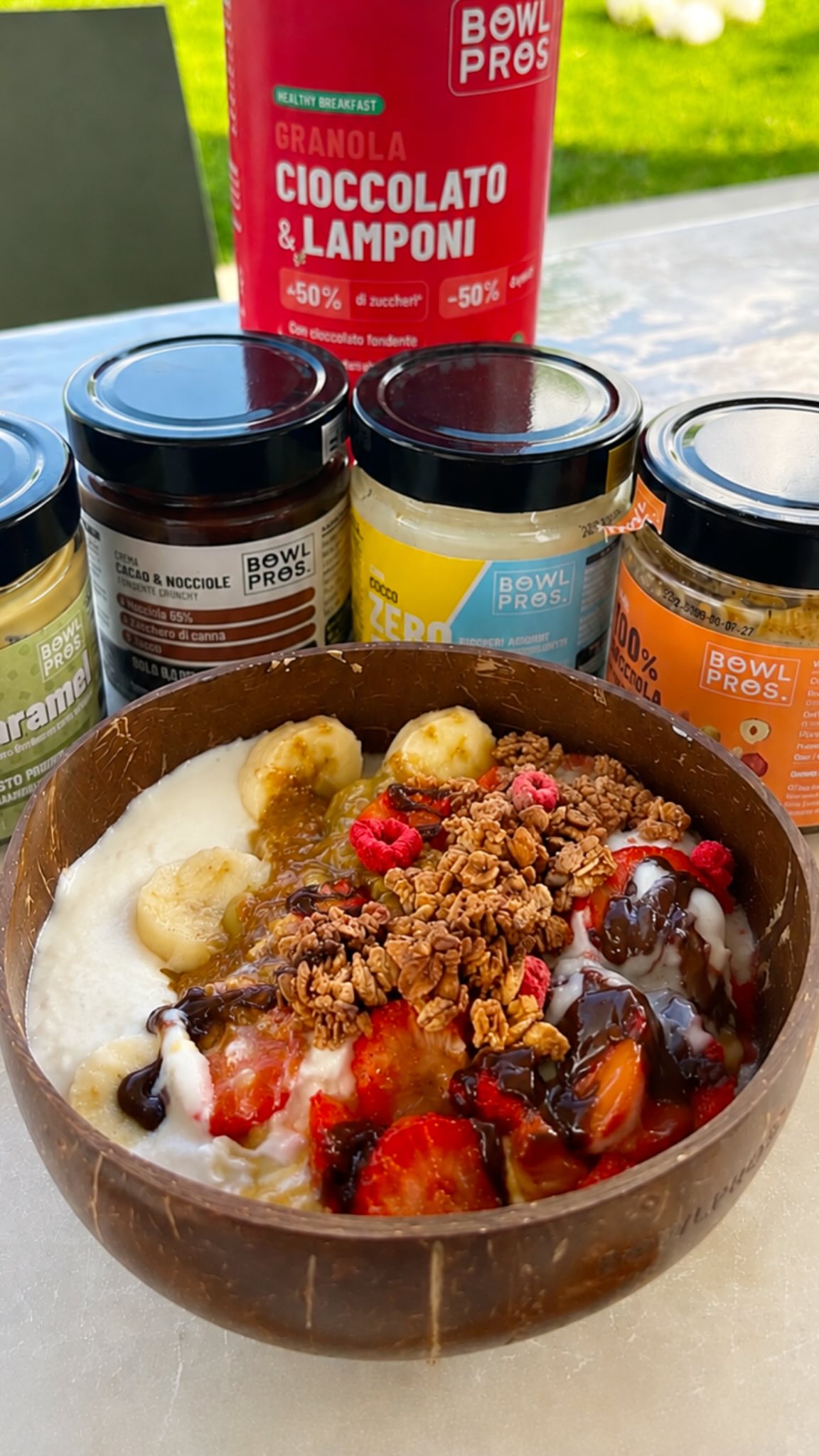 Ragazzi, devo parlarvi delle creme spalmabili @bowlpros 😍
La cosa che le rende diverse da tutte le altre? Non sono le classiche creme super lisce e tutte uguali… queste fanno davvero crunch sotto i denti 🤤
Dentro trovate pezzi di nocciola, cocco, pistacchio… una delizia assoluta!
E poi sono anche proteiche e senza zuccheri aggiunti 😍
Perfette da mangiare al cucchiaio, sulle fette biscottate o nello yogurt… ma vi avviso: creano dipendenza 😂
Vi lascio nelle storie il link diretto ✨
Se volete provarle, usate il mio codice sconto: ALESSIAPRO 💛
Io ve le stra consiglio!
#valigiainfarinata #gift #cremespalmabili #foodlover