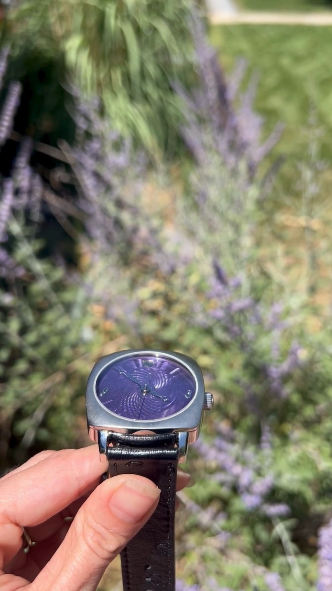 Most people notice the color first.
Collectors notice what happens underneath.
As the watch moves, so does the guilloché beneath the enamel.
That's the difference true Basse-taille makes.
It isn't printed.
It isn't stamped.
It isn't laser etched.
It's engraved by hand.
And it shows.
Made Mile High. One of One by Design.
#WristCheck #5280WatchCompany
#BasseTaille #Flinque #EngineTurning #Handcrafted #Guilloche #EnamelDial
#Handcrafted #IndependentWatchmaking #WatchCollectors