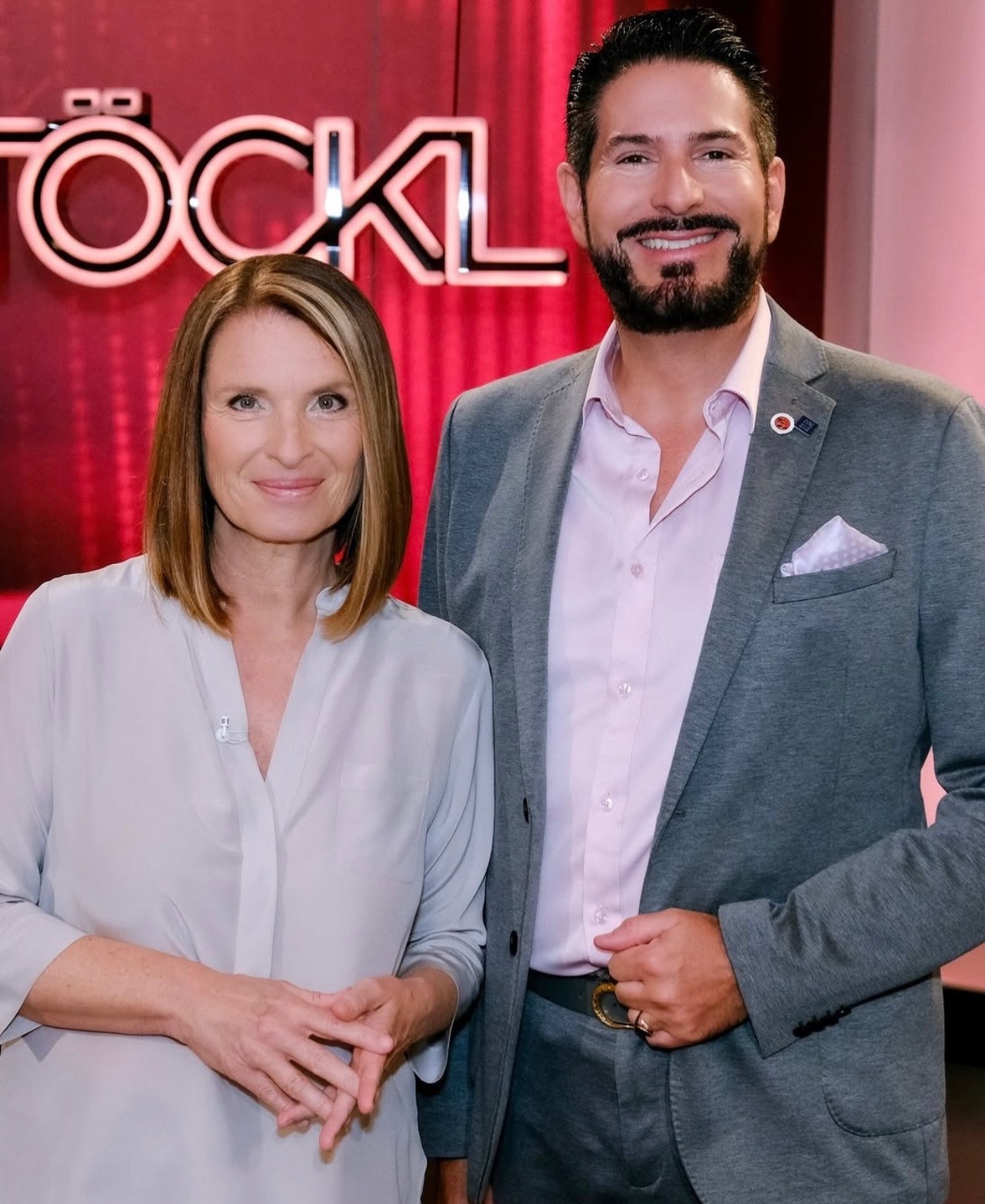 STÖCKL 📺✨ Ein riesiges Dankeschön an die wunderbare Barbara Stöckl und das gesamte, großartige Team für die Einladung, die entspannte Atmosphäre, unglaublich tolle Menschen und das feinfühlige Gespräch. Es hat unglaublich viel Spaß gemacht, bei euch zu Gast zu sein! 🙏❤️
Wir haben über so viele wichtige Stationen meines Lebens gesprochen. Falls ihr nicht einschalten konntet, hier ein kleiner Einblick: STÖCKL vom 16.07.2026 um 23:01 Uhr
https://on.orf.at/video/14330804/stoeckl
Schicksalsschläge 👁️ Mein Weg zur Musik 🎶 Leidenschaft Oper BURG GARS 🏰 Kultursommer-Highligh „MADAMA BUTTERFLY“ ⛩️🦋 @stoeckl_barbara @operburggars_official @clemensunterreiner
#ClemensUnterreiner #BarbaraStöckl #ORF #OperBurgGars #madamabutterfly