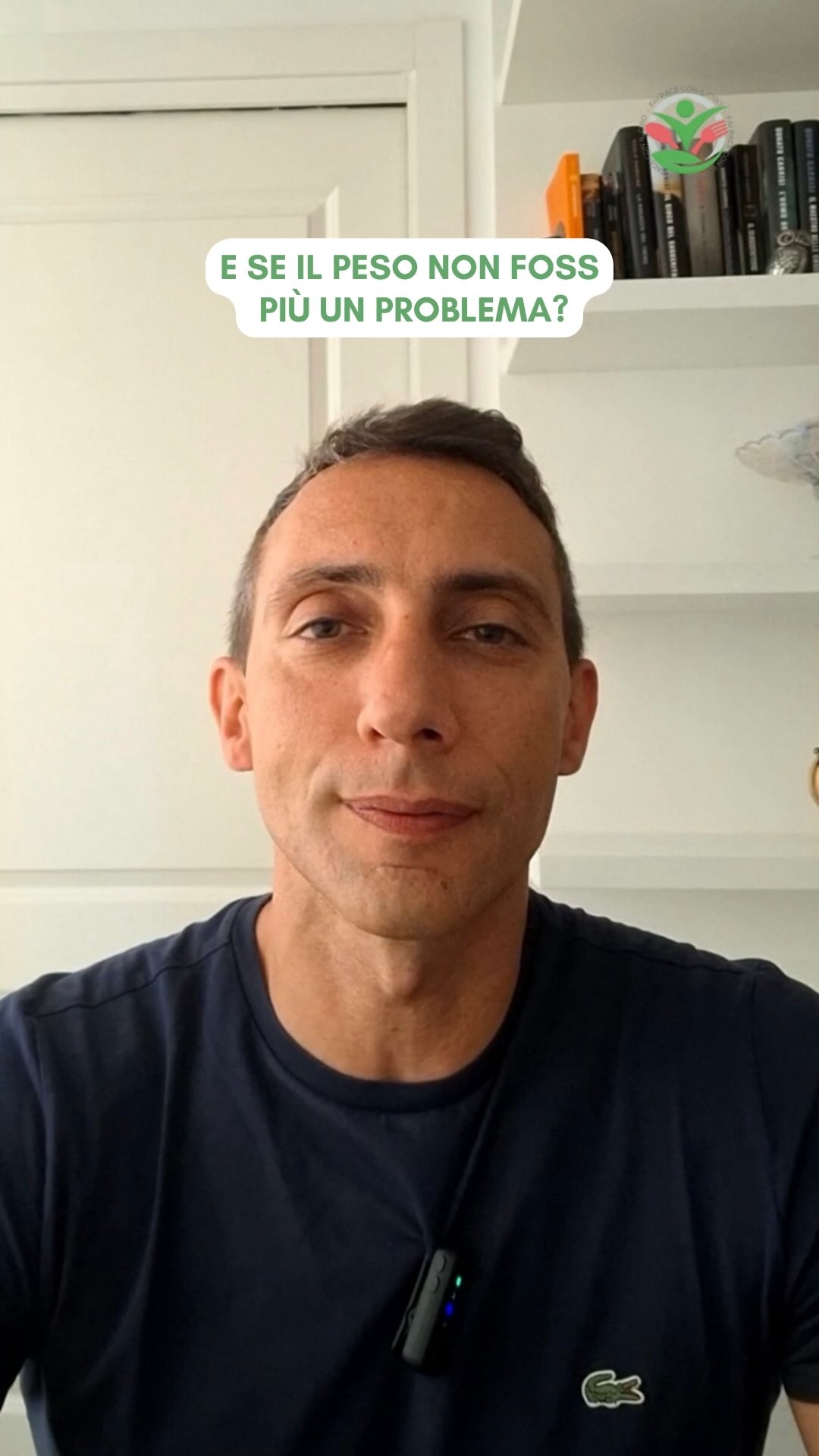 Quante volte hai messo in pausa la tua vita aspettando di raggiungere il “peso ideale”? ⏸️
La diet culture ci ha convinti che il diritto di vivere a pieno, di sentirci sicuri di noi, di divertirci o persino di indossare abiti comodi, sia un lusso da guadagnare attraverso la restrizione e la perdita di peso. Ci fa credere che la versione attuale del nostro corpo sia solo una “bozza” in attesa di essere sistemata per poter finalmente iniziare a vivere.
Ma sai qual è la verità più dolorosa? Mentre aspetti che quel numero sulla bilancia scenda, il tempo passa e tu ti stai perdendo ricordi, esperienze e momenti che non torneranno. ⏳
Non rimandare la tua felicità a una taglia in meno. Il tuo corpo, esattamente così com’è oggi, merita rispetto, merita di essere vestito con abiti che ti fanno sentire a tuo agio e, soprattutto, ti dà il diritto di vivere tutte le esperienze che desideri.
Fai pace con il tuo corpo, fai pace con il cibo. 💚
#matteopace #faipaceconilcibo #dietculture #pesoideale #attesa