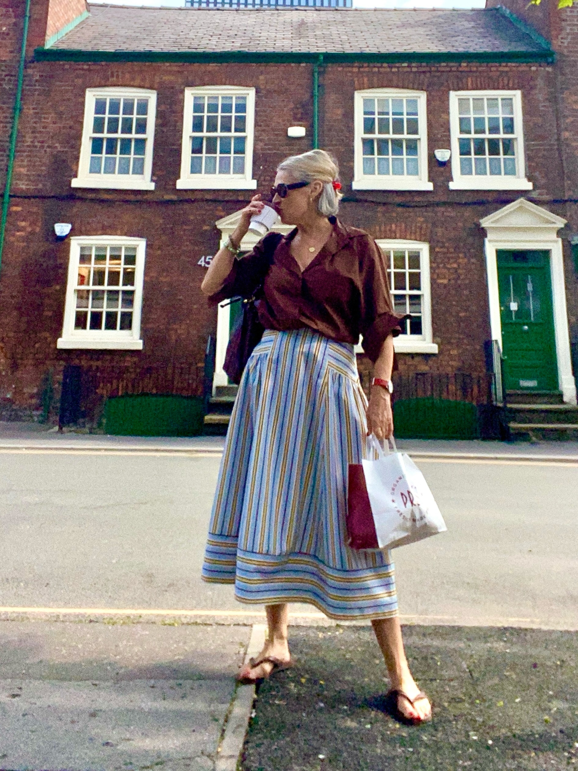 Summer in the city ☀️☀️☀️
I picked this skirt up whilst food shopping @sainsburys a few months ago and then totally forgot I had it 🤦🏼♀️ My very wonderful little sis kindly altered the length by about a foot (yes I am practically a borrower at 5’2”) and sent it back to me for my birthday! Thanks Viv ❤️🙏🏼
This is a lesson in proportion. Yes I’m a short arse, but I can give the illusion of being a bit taller/longer of leg by adopting the third+two thirds trick. One third on top and two thirds for your trousers/skirt is what I mean.
It works here with the additional benefit of the vertical stripes visually elongating my diddy frame. I love the side panels doing something illusionary at the waist too. Clever stuff, even tho disappointingly it has no pockets but you can’t have everything in a £24 supermarket very good quality cotton poplin skirt I suppose 🙃
Have you found any good supermarket pieces this summer? Defo worth a look 👀 👍🏼
🍓
🥑
🍋
🍎
🌽
Comment SHOP for links ☺️😉
Summer outfit striped skirt personal stylistmanchester cotton skirt wear what you love style over fashion summertime fashion holiday style city wear colour analysis Manchester