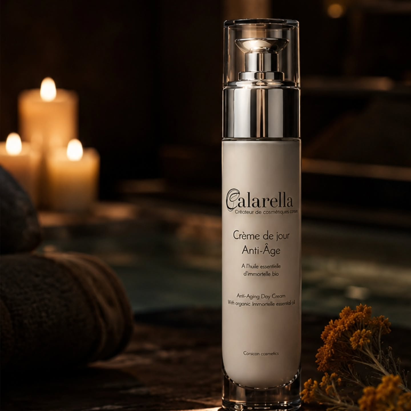✨ Une parenthèse de sérénité absolue... 🕯️💧
Imaginez la chaleur apaisante d'un spa d'exception, la lueur tamisée des bougies qui danse sur l'eau et le parfum envoûtant du maquis... C'est cette expérience sensorielle unique que prolonge, chaque matin, la Crème de Jour Anti-Âge Calarella.
Dans cet écrin de bien-être, son packaging d’exception prend tout son sens. Épuré, élégant et résolument moderne, ce flacon floute les frontières entre la cosmétique maison et les rituels professionnels des instituts les plus prestigieux. Un véritable objet de design qui sublime instantanément votre espace beauté. ✨🧴
Au-delà de son esthétique raffinée idéale pour les spas, c'est un véritable trésor de la nature corse qui s'offre à votre peau grâce à une formule courte à 98,8 % d'ingrédients d'origine naturelle :
🌿 L'Huile Essentielle d'Immortelle Bio : Fleur précieuse et éternelle, elle agit comme un véritable booster naturel de collagène et favorise le renouvellement cellulaire.
🍑 L'Huile de Noyaux d'Abricot Bio : Riche en vitamines A & E, elle redonne à la peau toute sa souplesse, son élasticité et un coup d'éclat immédiat.
Sa texture divine fond délicieusement sur la peau sans laisser de film gras. Jour après jour, les rides sont visiblement lissées, la peau est raffermie et l'ovale du visage est redessiné. 💆♀️💫
Offrez à votre peau l'excellence d'un soin cabine à la maison. 🌟
👉 Découvrez toute l'alchimie des soins insulaires sur notre site officiel : www.calarella.com
#Calarella #CosmetiqueCorse #ImmortelleBio #AntiAge #LuxurySkincare SpaRitual