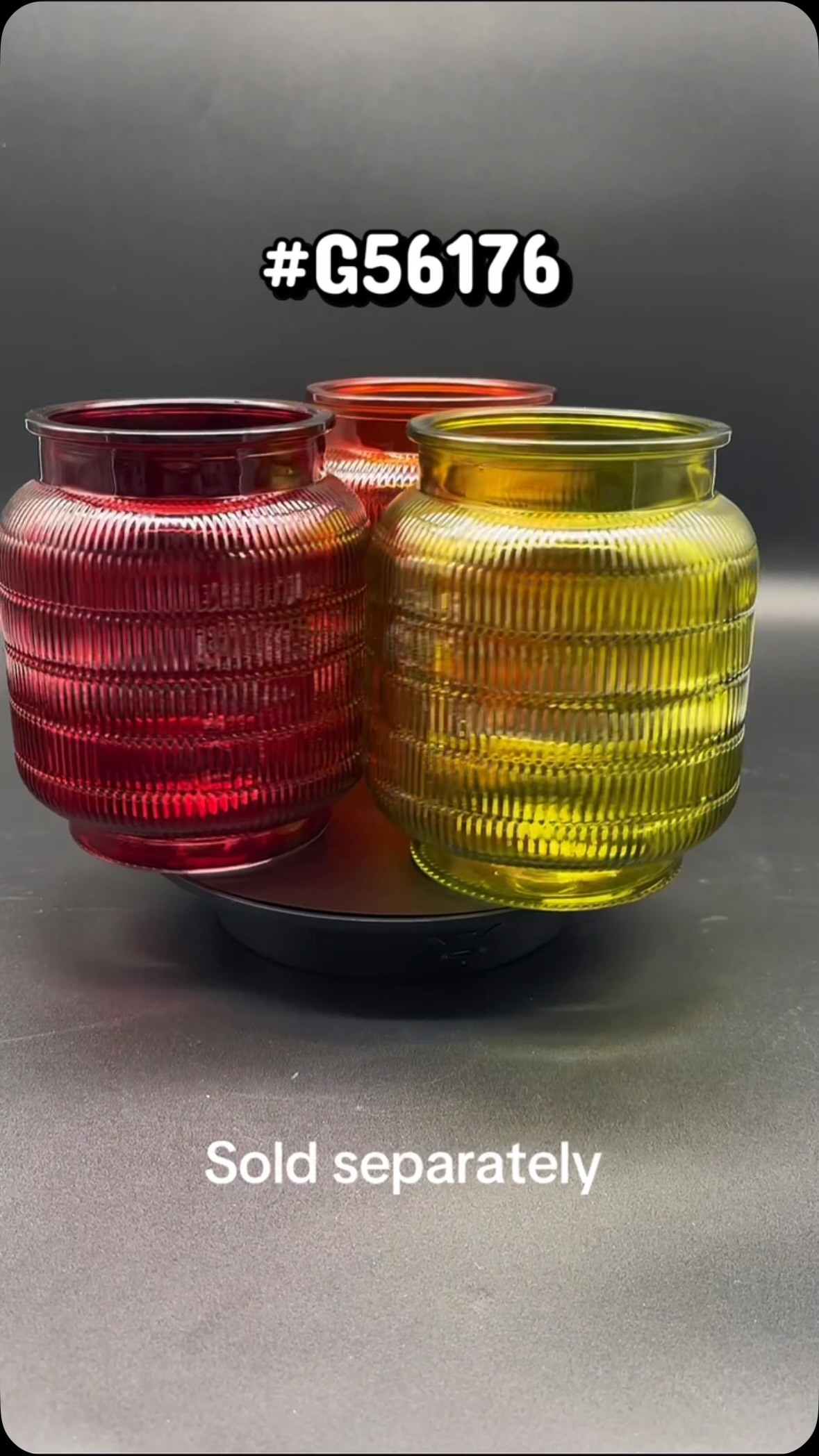 🍂 Warning: You may suddenly feel the urge to decorate for fall. These won’t last long.🧡
.
.
.
.
.
#flowers #direct #fall #vases #fyp