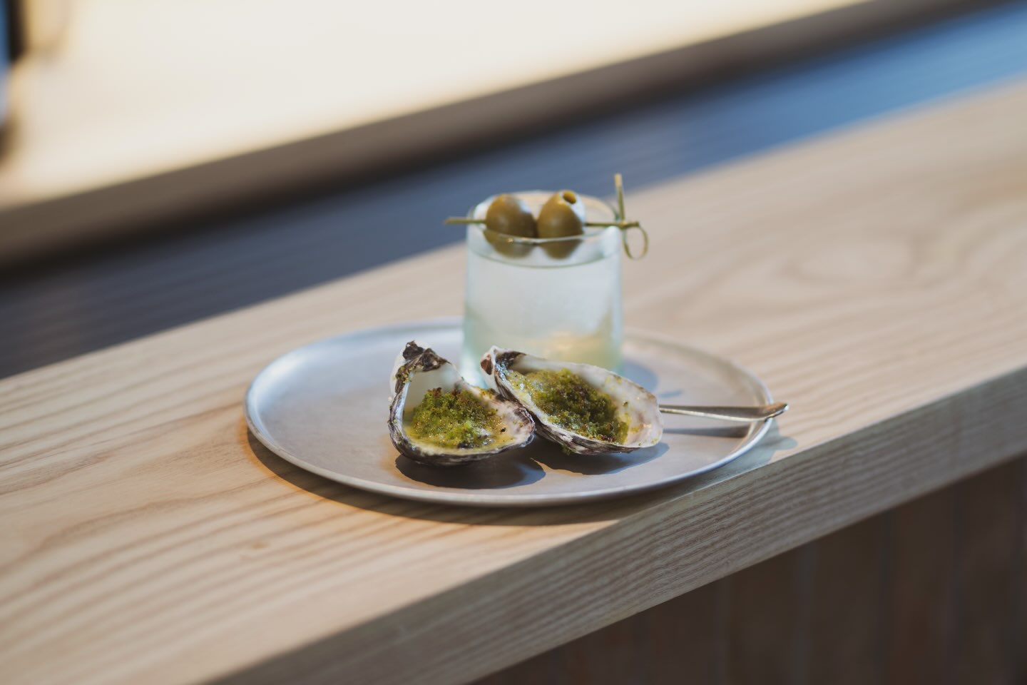 🦪 We’re serving Oysters Rockefeller + Dirty Martini 🍸 for Winter Deco Weekend! From today until sold out. Hot to trot 🔥