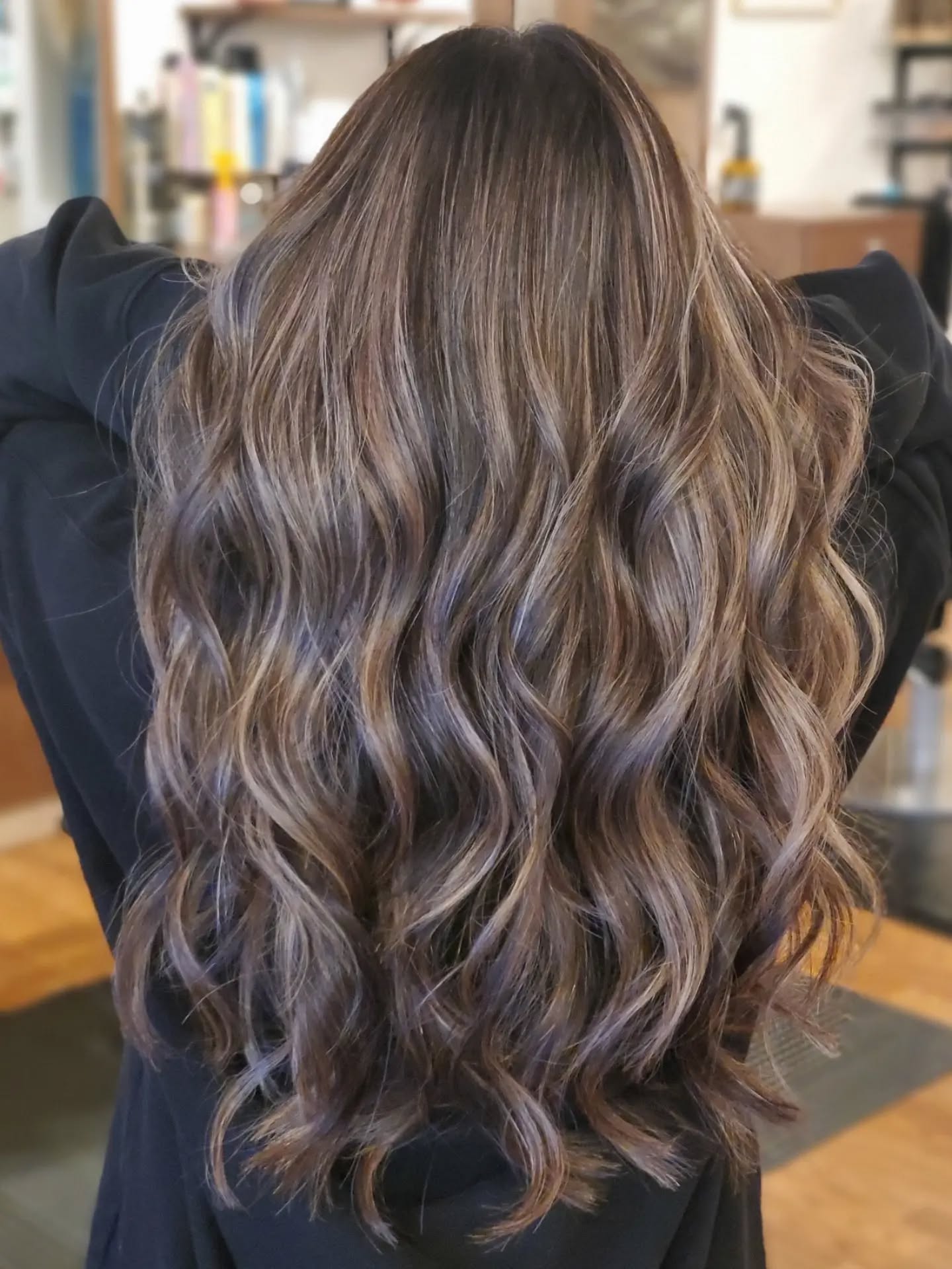 First hair color ever for this lovely guest ๐ฅฐ๐
Peachy beige balayage.
Thank you for choosing me to create your vision. ๐ค
Book your custom dimensional colors with me on my website @ hairgeekmke.com โจ๏ธ