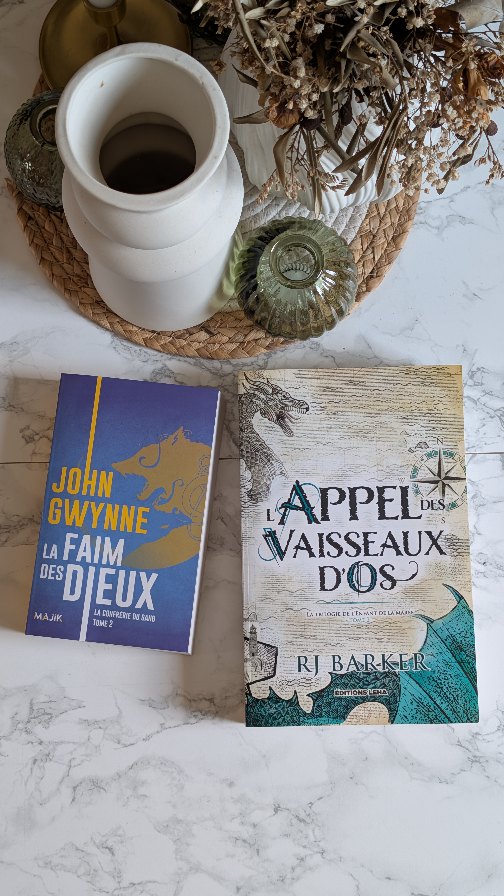 Aujourd'hui j'ai reçu deux parutions de chez @leha.editions !
Il s'agit du tome 2 de John Gwynne « La faim des dieux » et du second tome de la saga de RJ Barker « L'appel des vaisseaux d'os ».
Dis moi en commentaire si l'un des deux te fait de l'oeil ☺️
#leha #unboxing #SortieLittéraire #bookstagramfrance #booklover