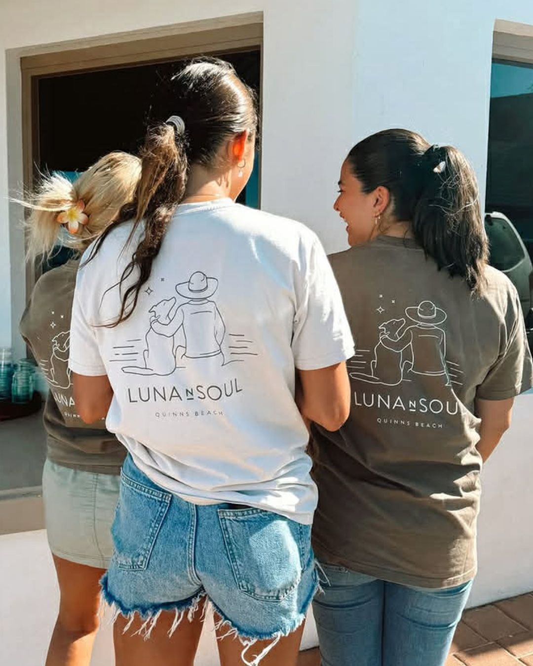 When your merch design works for both your team AND your customers 👇
Our favourite local cafe, @lunansoulquinnsbeach staff wear their branded tee on shift, and sell the exact same tee in their cafe.
Staff uniform by day, best-seller in the cafe.
Same design, same print run, double the value
Shop our merch packs → link in bio.
#perthcafes #merch #uniforms #brandedapparel #perthsmallbusiness