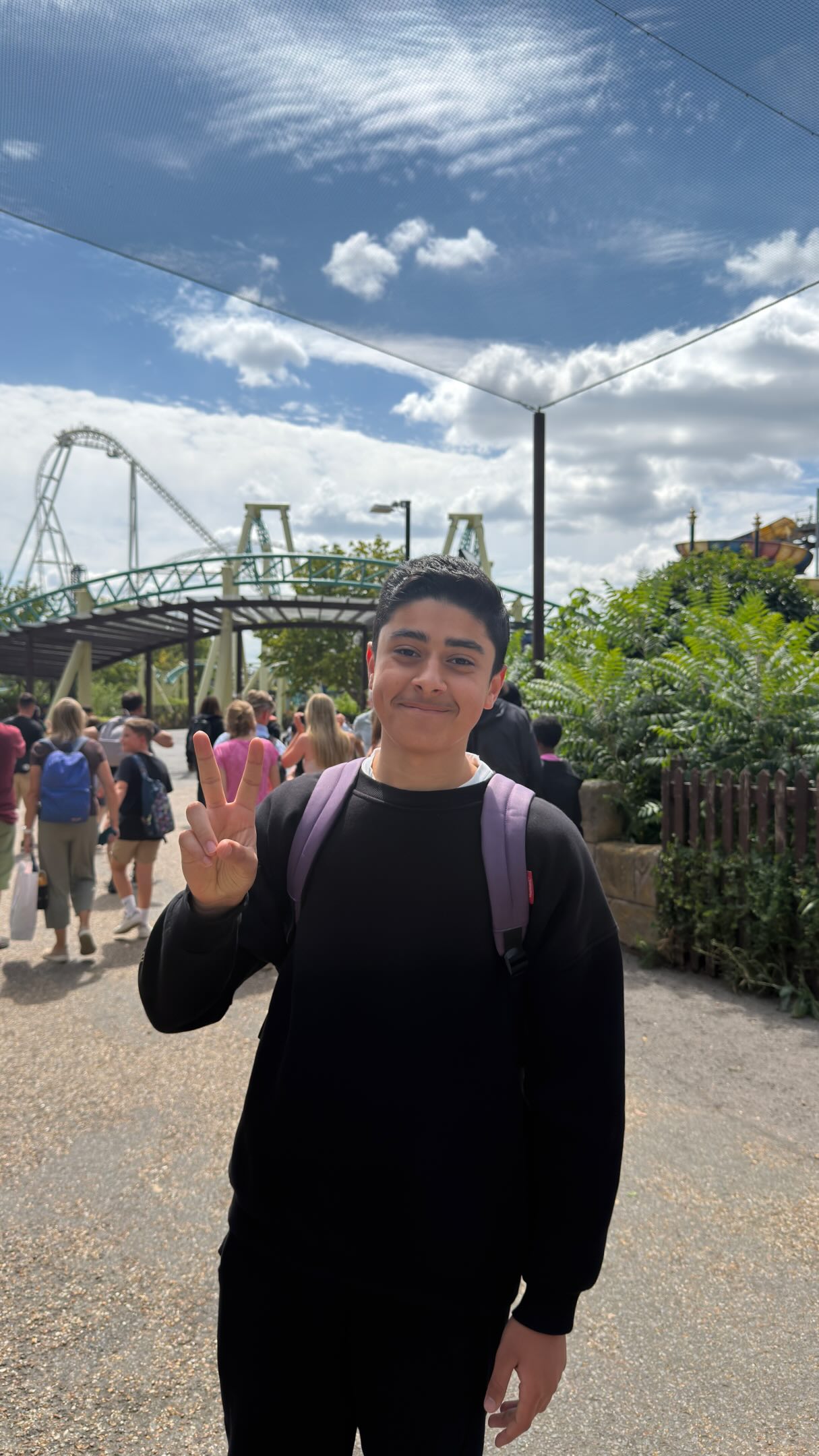 Making the most of the queues at Thorpe Park 🤳🎢
#buckswoodsummerschool #summerschool #thorpepark #rollercoaster #schooltrip