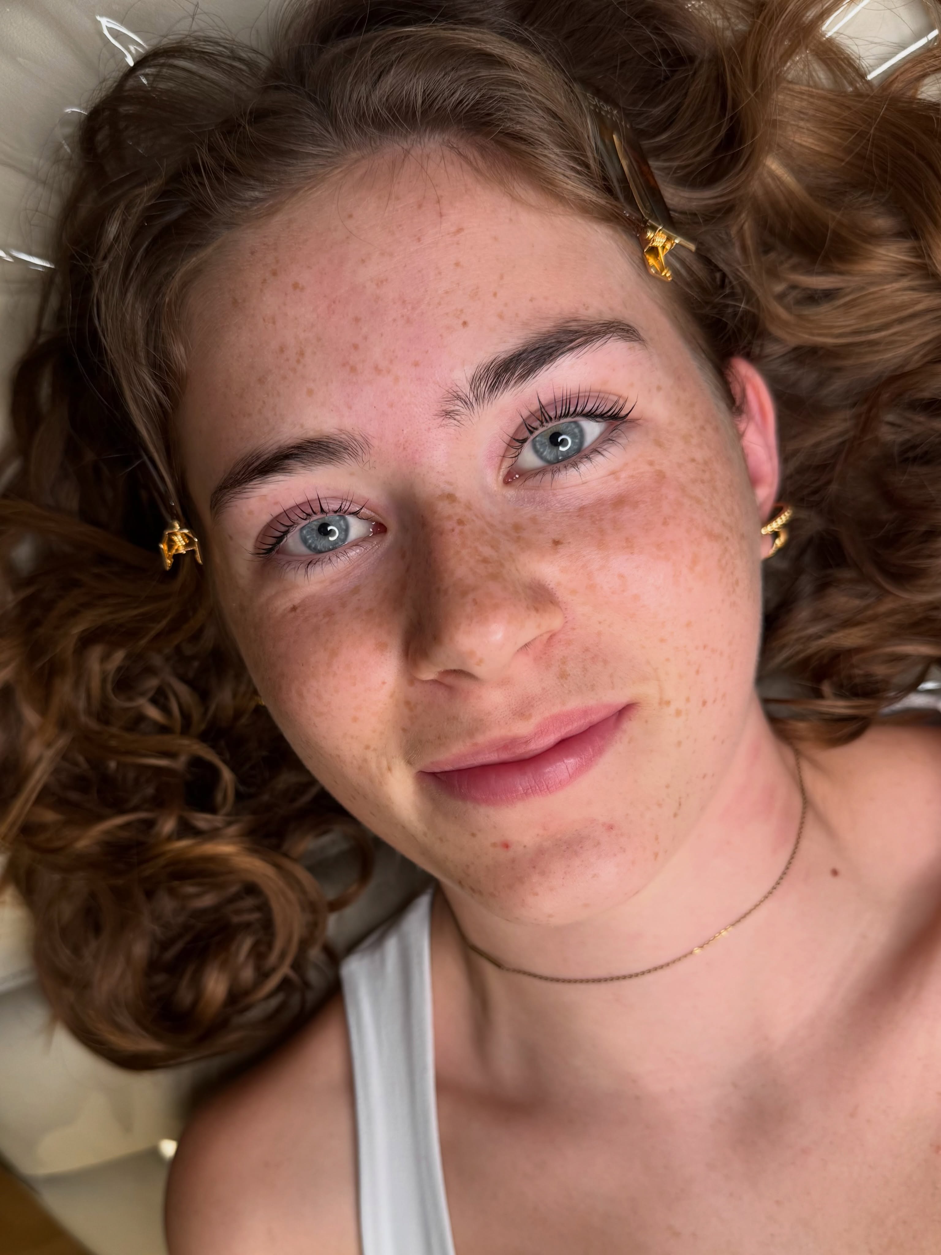 Diese wunderschönen Wimpern fliegen in den Urlaub ✈️🌺🏖️
Mich erreichen immer wieder Nachrichten, wie man den Außenwinkel richtig geliftet bekommt, da viele das Problem haben, dass er durchhängt oder mehr geliftet sein könnte.
Geht es dir auch so? In meiner Schulung lernst du, wie du den Außenwinkel optimal liftest, damit dieser nicht durchhängt. Schreibe „SCHULUNG“ in die Kommentare und erhalte mehr Infos.
Das Lifting wurde mit den Lotionen von Eloore durchgeführt. Mit meinem Code MADELEINE-U15 sparst du im Shop von @stark_cosmetics 🥰
*Werbung*
#lashlifting #lashliftingschulung #wimpernlifting #lashliftfrankfurt #koreanlashlift