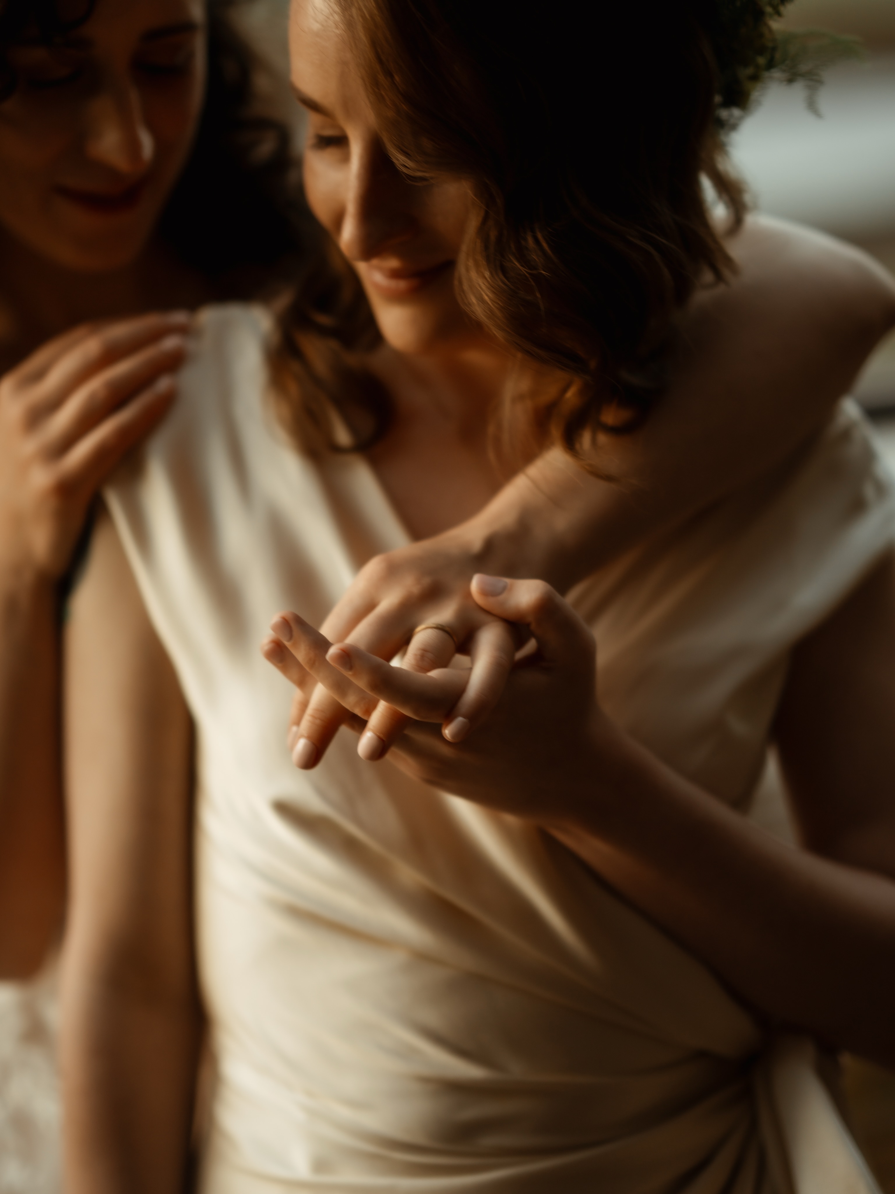 Set in a 300 acre private estate and the gateway to the Ring of Kerry, Mika (she/her) & Emily (she/they) had their intimate and family led wedding at the beautiful Sheen Falls Lodge in Kenmare, Ireland.
They opted for their couples portraits to happen before their ceremony so that they could be fully present during their drinks reception with their family and friends. They of course got ready together so it felt like the natural move to go for their portrait session during the calm of the morning. And it really was perfect, some beautiful quiet moments were spent together before they walked the aisle together 🖤
Suppliers:
Photographer & filmmaker: @rebelloveclub_
Whispers of Fern by @cora_with_love
8 Concept, planning and styling: @cora_with_love op
Lovers: @sometimes_milo & @autophagian
Venue & catering: @sheenfalls
Celebrant: @sarah_donovan_celebrant
Harpist: reidun_harpist
Pianist: @seanpianoman
Artist: @rachelleahystudio
Cake: @kenmarebakes
Makeup: @marilynmcsweeneymakeupartist
Hair: @living_as_nichole
Stationery & signage: @majoskreativgedoens
Flowers & decor: @enchantedflowers.ie
#irishwedding #lgbtqwedding #lgbtqweddingphotographer
Wedding venue on the Wild Atlantic Way | The Ring of Kerry | LGBTQ Wedding Photogrpaher