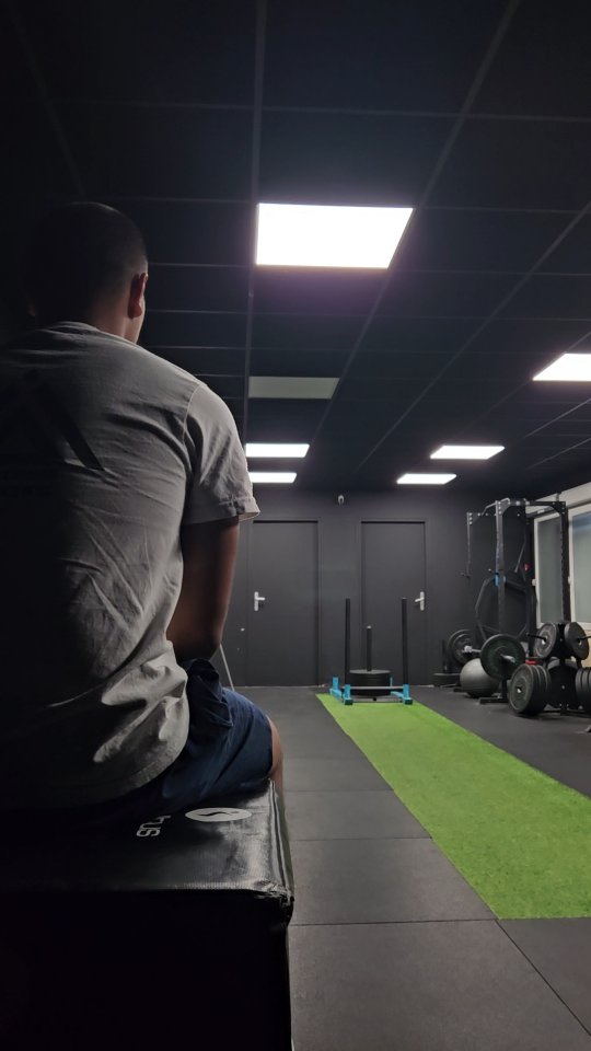💪 La motivation te fait commencer. La discipline te fait continuer.
Chaque séance est une occasion de progresser, peu importe ton niveau ou ton objectif.
🔥 Coaching individuel pour un accompagnement 100 % personnalisé. 👥 Coaching en petit groupe pour se dépasser ensemble dans une ambiance motivante.
Que tu souhaites perdre du poids, gagner en force, améliorer tes performances ou simplement retrouver la forme, le plus difficile est de faire le premier pas.
N'attends pas d'être motivé. Commence, et la motivation viendra avec les résultats.
📩 Réserve ta séance en message privé.