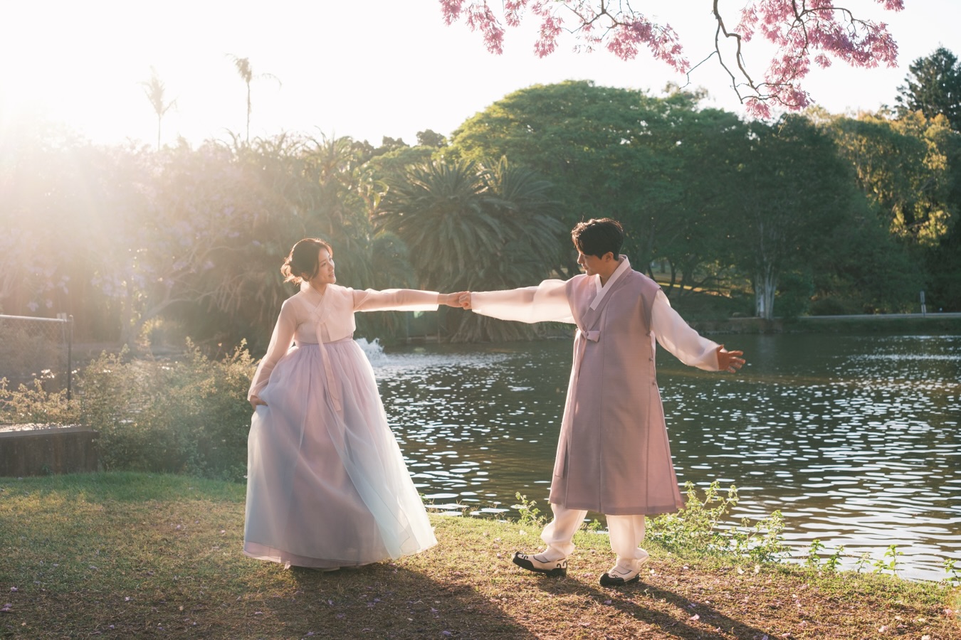 💗
自分たちが育ってきた文化や、
大切にしてきたルーツ。
それもまた、
ふたりの物語の一部。
好きな場所で、
大切な人と、
自分たちらしく残す一枚。
それが、私たちの考えるフォトウェディングです 🤍
✨✨✨
📸 @jh_photo.feb
バイロンベイ・ゴールドコーストで、おふたりらしい前撮り・フォトウェディングを撮影しています 🤍