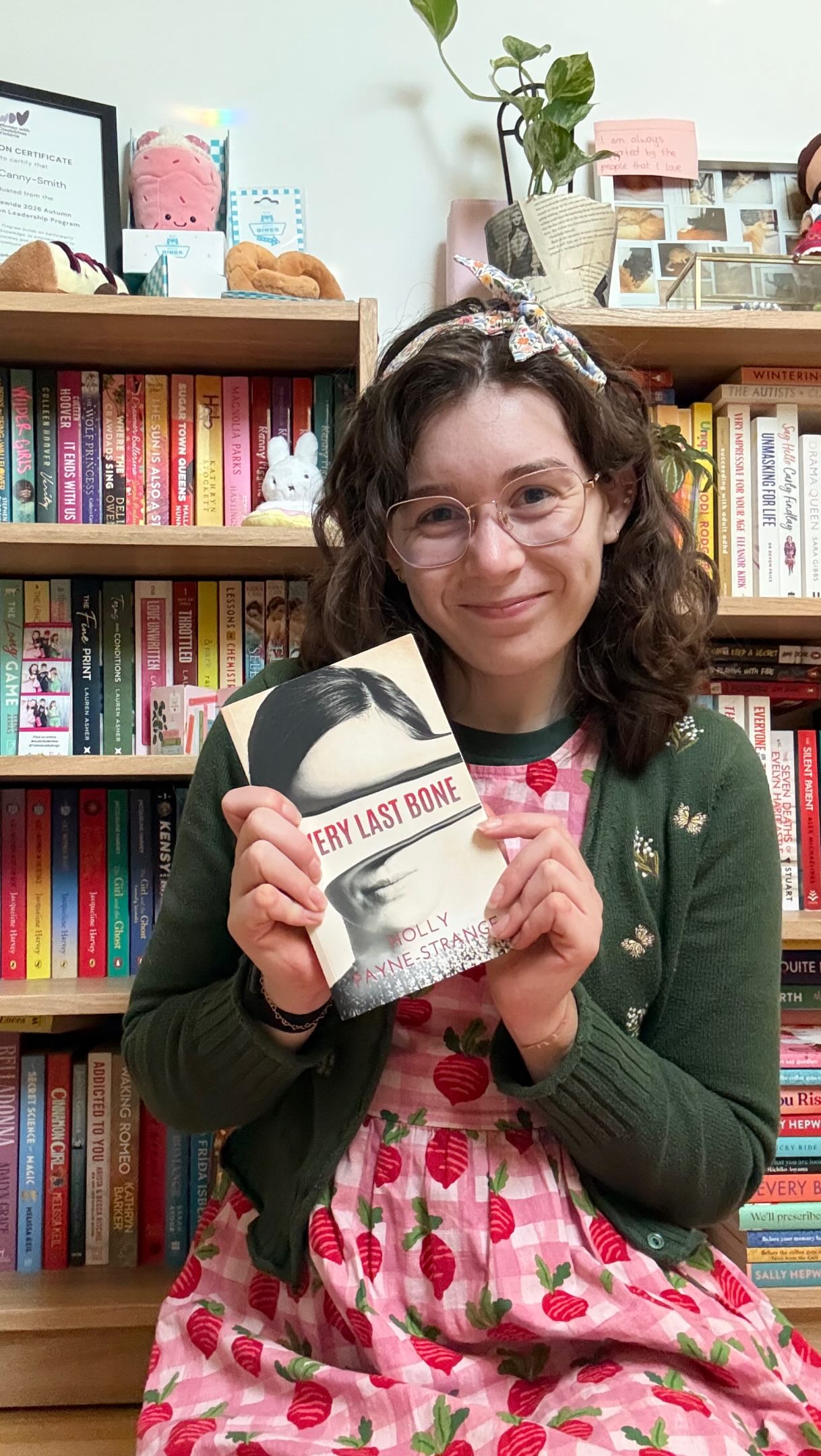 #ad It’s no secret that I’m a massive book worm, 🤓 and I especially love when there are disabled characters in the fiction books I read. I always feel really seen when an author includes a character that is like me - disabled. I really enjoyed this recent read, “Every Last Bone” by Holly Payne-Strange, as it’s an intense psychological thriller with great disability representation - such a win-win. It is available as of today, and I highly recommend it, whether you’re disabled or a non-disabled ally ❤️