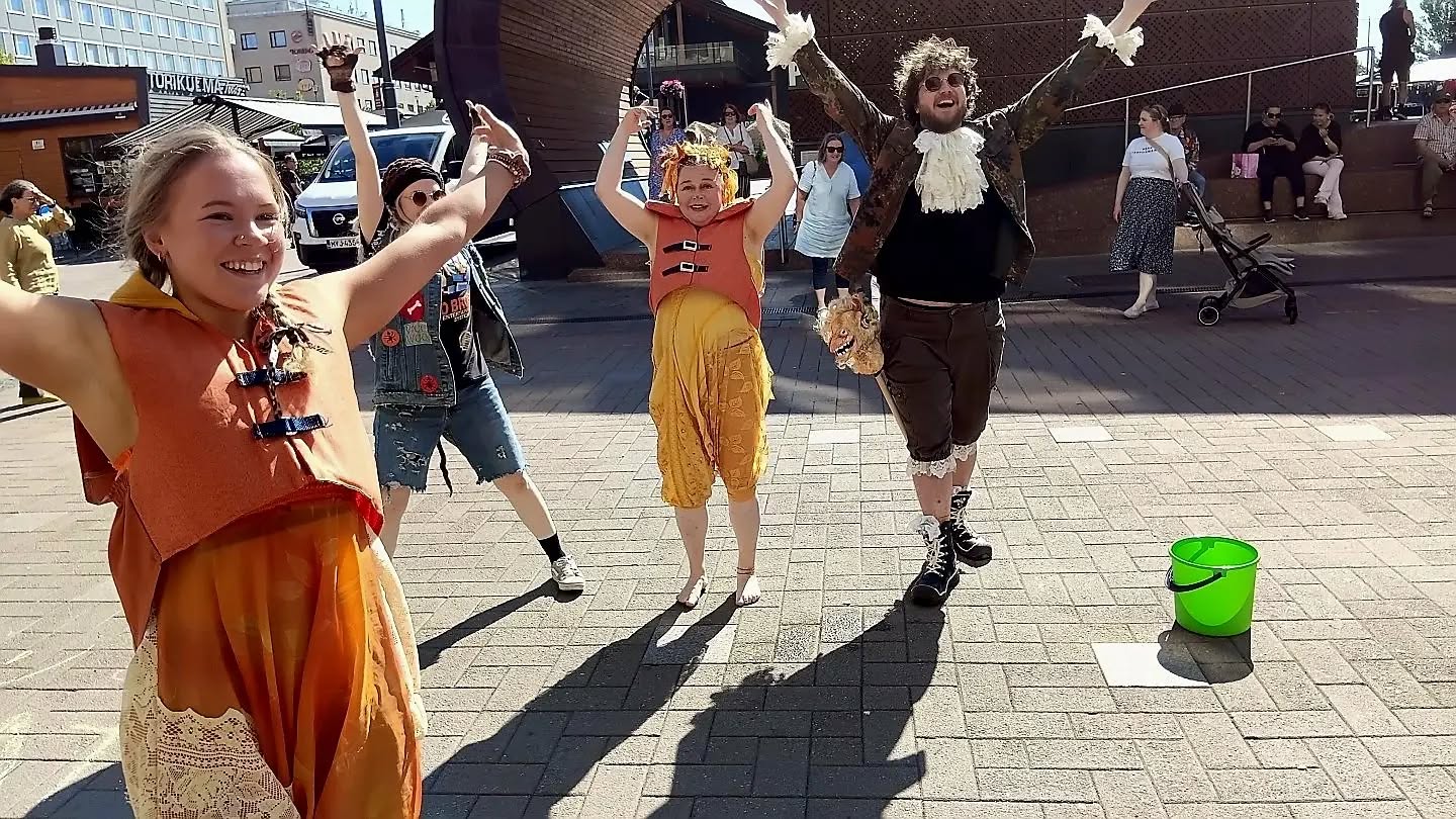 Katukaverljit kiittävät @popkatu a, Alanko katutähdeksi tuomaristoa ja ihanaa yleisöä ❤️. Oli kivaa katutähteillä 🥰. Hyvää kesää ja rokkia ja olkaa kaverljeita kaikille! Ja tulkaa 22.7. Tuulaakiin!