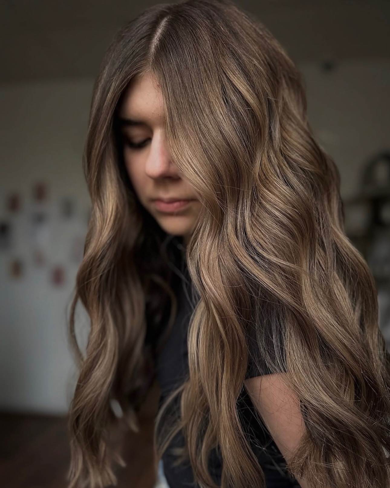 It’s not too early to start thinking about your fall look. Those back to school appointments are going fast!
This sun-kissed brunette by Jenna @styledxjmads is the perfect transition from summer to fall. Jenna is back from maternity leave starting September 11th…just in time for your fall refresh.