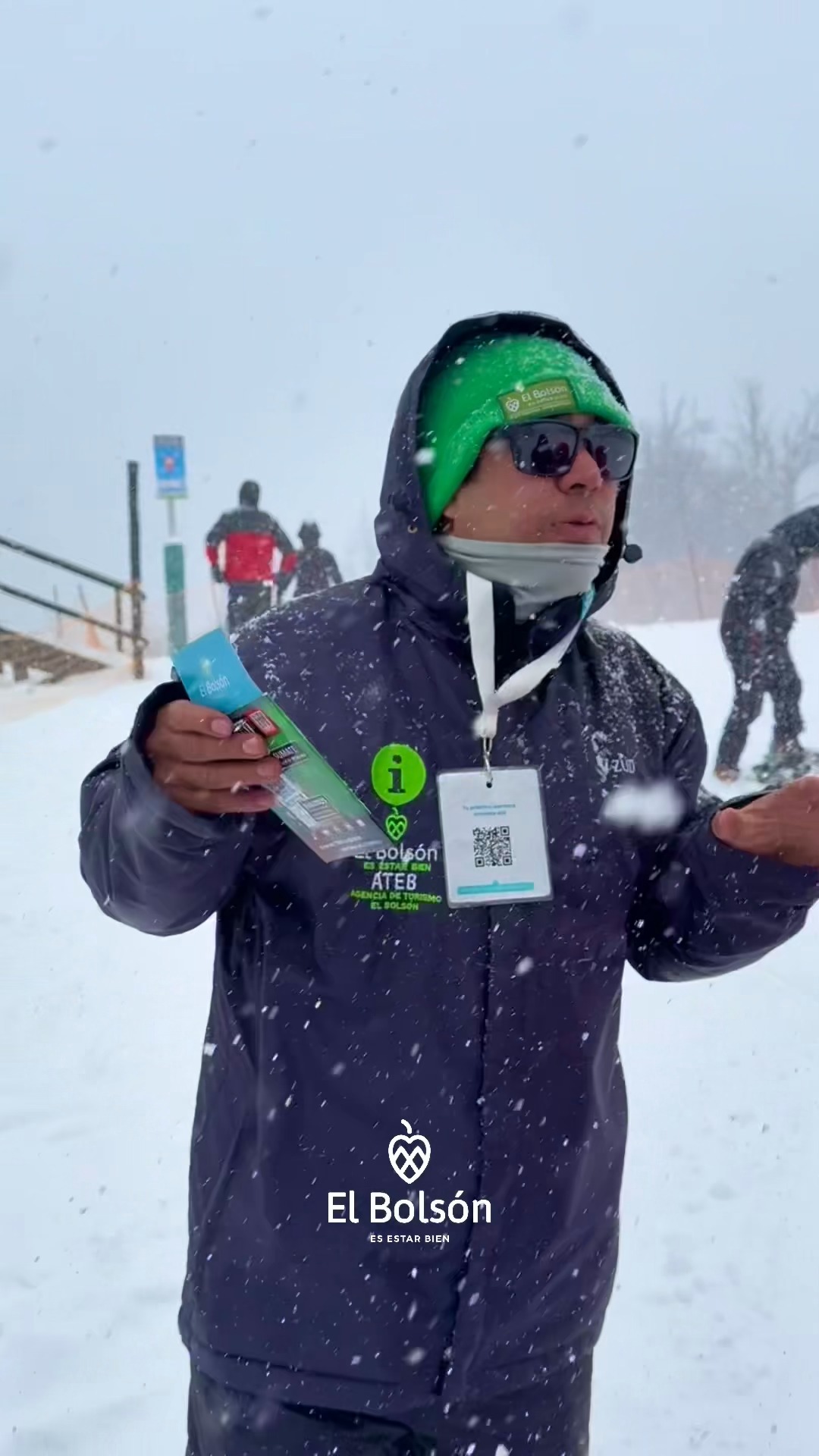 ¡Nieve, montaña y la mejor atención en el Cerro Perito Moreno! ❄️⛷️
Así se vive la temporada en El Bolsón. ¿Sabías que a solo 30 minutos del centro de esquí te espera nuestra hermosa ciudad? 😍🍓
¡Vení y disfrutá al máximo tu invierno con nosotros! 🏔️✨
#ElBolson #EsEstarBien #CerroPeritoMoreno #Invierno2026 #PatagoniaArgentina