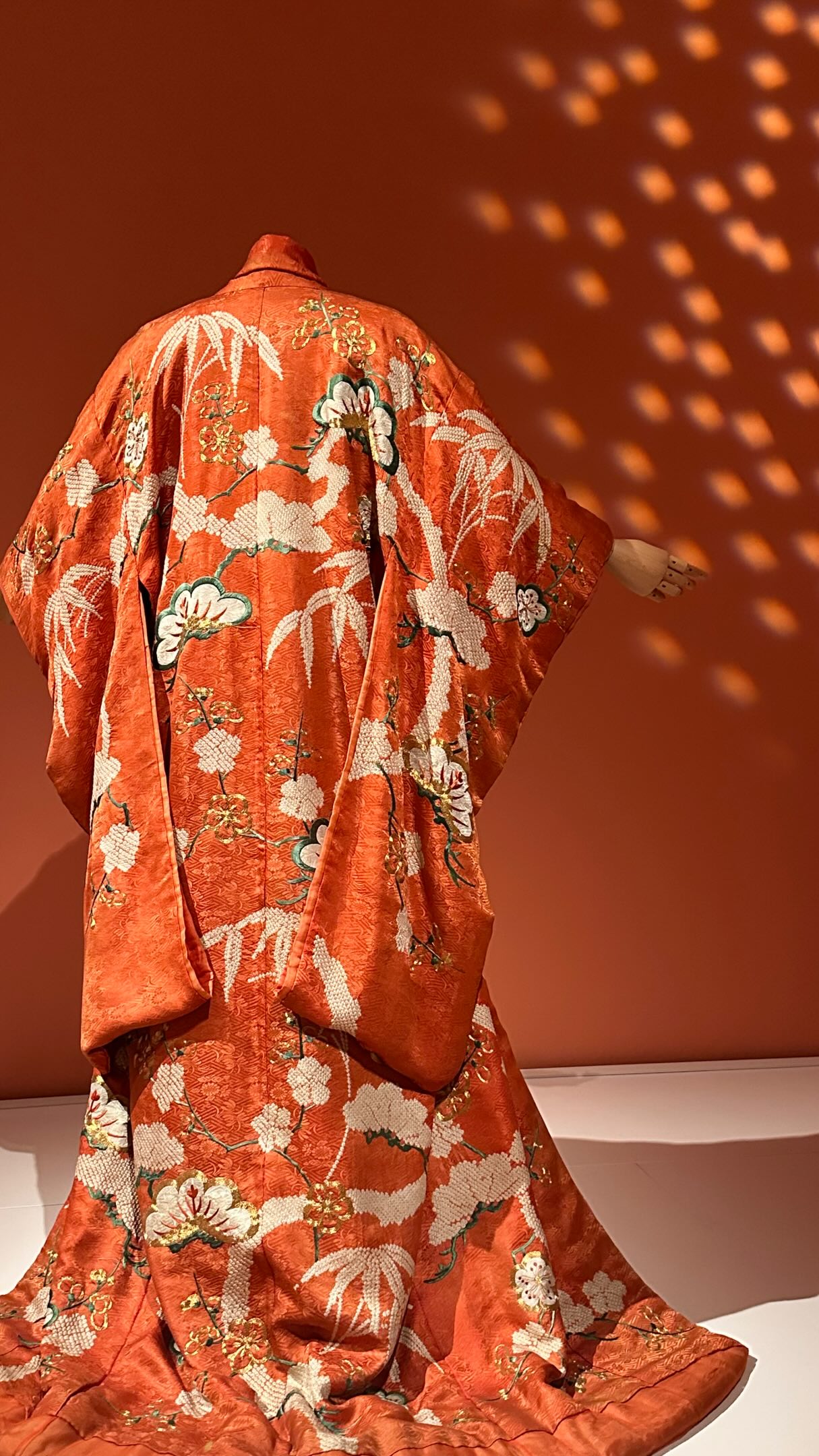 Some places don’t just display objects—they preserve ways of seeing the world.
A morning at the ROM, wandering through Shōkkan: Material Encounters, where handcrafted pottery, silk kimonos, centuries-old scrolls, and the timeless tradition of the Japanese tea ceremony reflect a culture built on intention, ritual, and extraordinary craftsmanship. Every detail feels thoughtful, every object carries a story.
Then, a completely different experience—the immersive bee exhibition, where light, sound, and interactive displays reveal the remarkable world of bees in a way that captivates both children and adults.
One of my greatest joys is bringing my children to places like this. I want them to grow up surrounded by art, history, nature, and different cultures—to learn that beauty exists in many forms and that every culture has something meaningful to teach us.
These experiences always leave me inspired. They remind me that timeless design isn’t about trends—it’s about craftsmanship, storytelling, and creating spaces that make people slow down and truly observe.
#ROMToronto #MuseumDay #InteriorDesign #DesignInspiration #japanesedesign