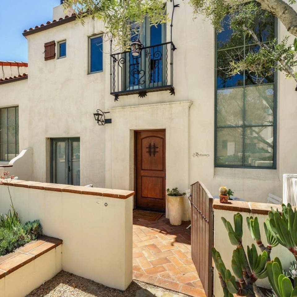 🇪🇸 Spanish-style townhome located in downtown Santa Barbara. Known as Bella Vita (Beautiful Life), this Spanish Revival-style home was built in 2003 with 3 bedrooms and 2 bathrooms, offering an effortless lifestyle.
✨3 beds | 2 bath |
Offered at 💲2,395,000
📍Located in Santa Barbara, CA
Reach out to schedule a private showing :
• (805) 455-9066
• Josh@JoshRamirez.com
▪️ Looking to purchase or sell? DM me so we can connect!
Listed by: Jessie Sessions, Berkshire Hathaway HomeServices