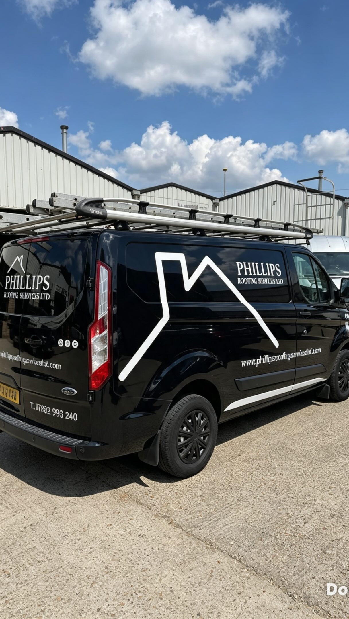 @3sg_uk @phillipsroofingservicesltd again van completed and ready for the road #branding #signwriting #vinylgraphics #decals #installed
Ford Transit custom - 2022