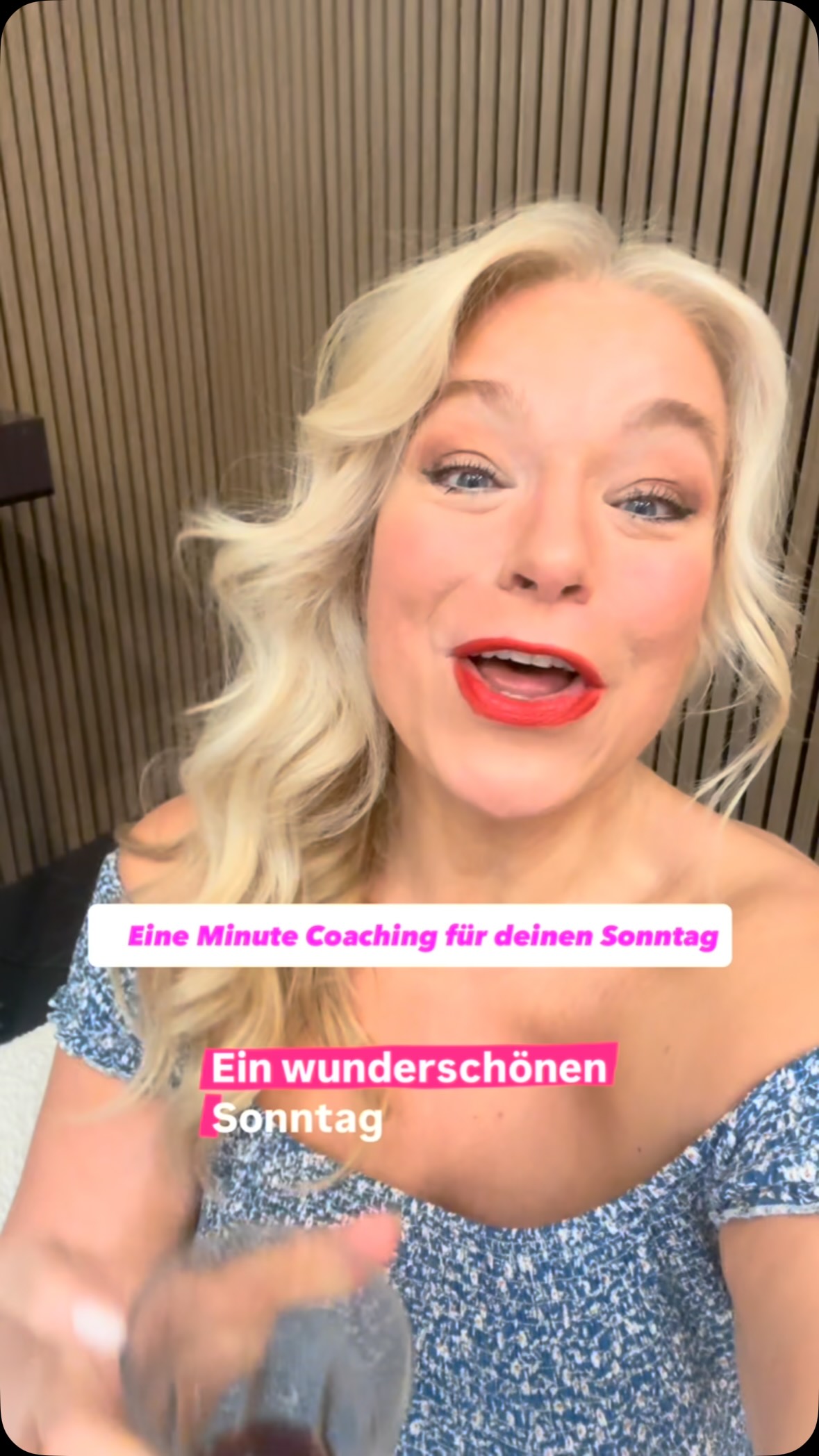 Sonntag ist fĂŒr mich der perfekte Tag, um nicht nur die nĂ€chste Woche zu planen, sondern auch kurz bei mir selbst einzuchecken.
Im systemischen Coaching stellen wir oft andere Fragen. Nicht: Was muss ich noch schaffen? Sondern:
Welche Seite von mir möchte in der kommenden Woche mehr Raum bekommen?
âš Mehr Gelassenheit?
âš Mehr Mut?
âš Mehr Klarheit?
âš Mehr Leichtigkeit?
âš Mehr Vertrauen?
Ich finde diese Frage so kraftvoll, weil sie den Blick auf das richtet, was bereits in uns vorhanden ist.
Vielleicht nimmst du dir heute zwei Minuten Zeit und beantwortest sie fĂŒr dich.
đ Welche Seite von dir darf in der kommenden Woche mehr Raum bekommen?
Ich freue mich, wenn du deine Antwort in den Kommentaren teilst. Vielleicht inspirierst du damit auch andere.
Ich wĂŒnsche dir einen wunderbaren Sonntag und einen guten Start in die neue Woche.
Du bist die Hauptdarstellerin in deinem Leben.