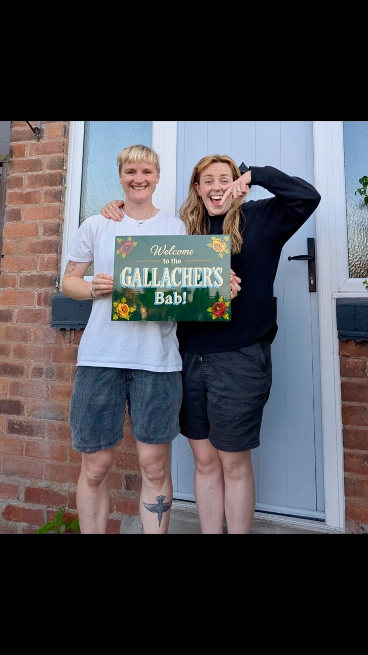 Awww look at their happy little faces ☺️
Congratulations to the Gallachers (yes, it is spelt correctly, I checked umptytwelve times.)
This little sign was hand painted on weatherproof dibond, using enamel paints.