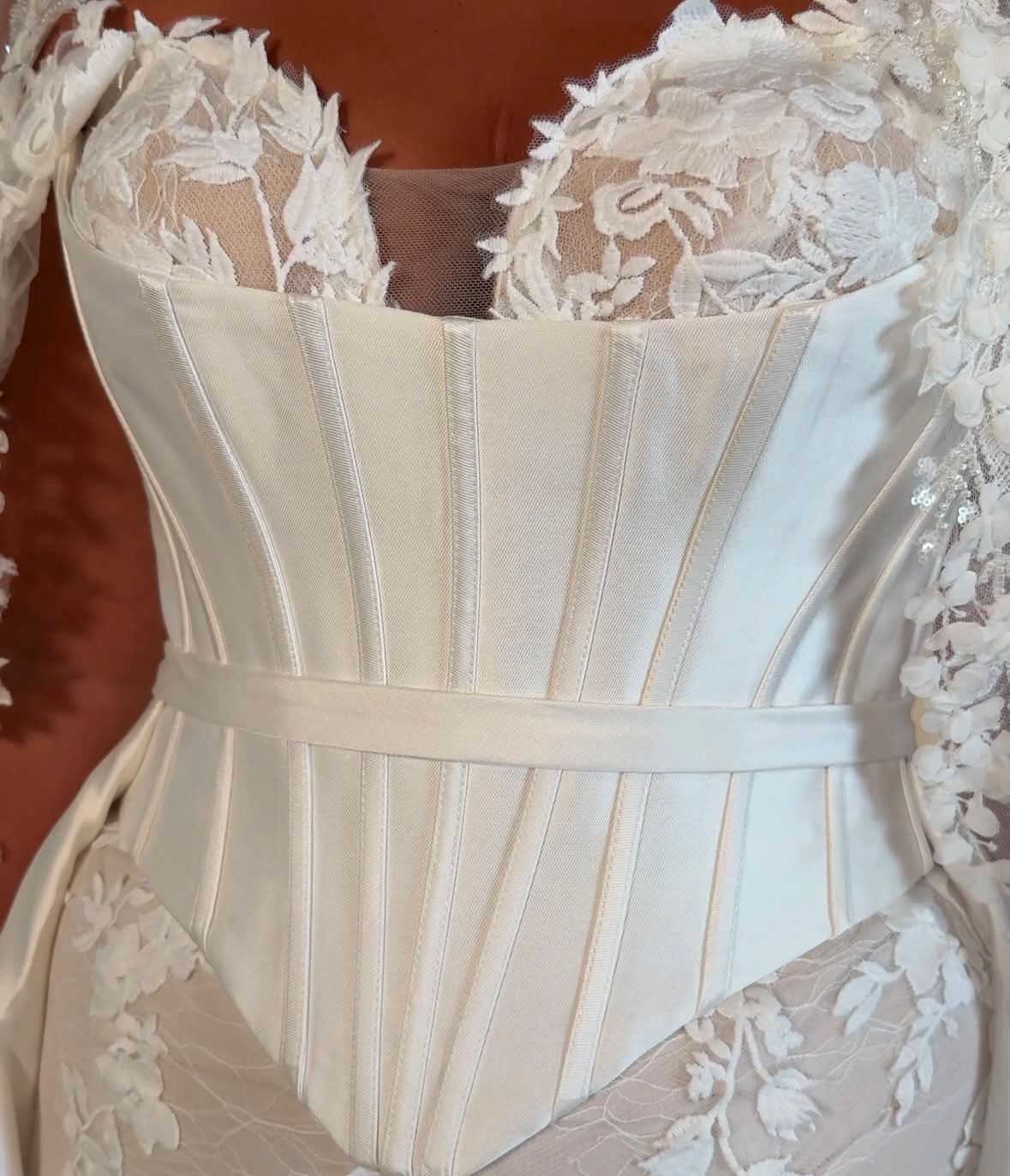 ✨ “What if it doesn’t feel like me?”
You’ve found a dress you love… but there’s still that little voice saying, “Is this really me?”
That’s where the magic of accessories comes in. ✨
The veil. The sleeves. The jewellery. The sparkle. The tiny details that take a beautiful dress and turn it into your bridal look.
You don’t just need to fall in love with a dress.
You need to fall in love with the vision of YOU on your wedding day. 🤍
Sometimes, the dress is only the beginning…
#WeddingBellesLove #FearBank #BridalAccessories #BridalStyle #WeddingDressShopping