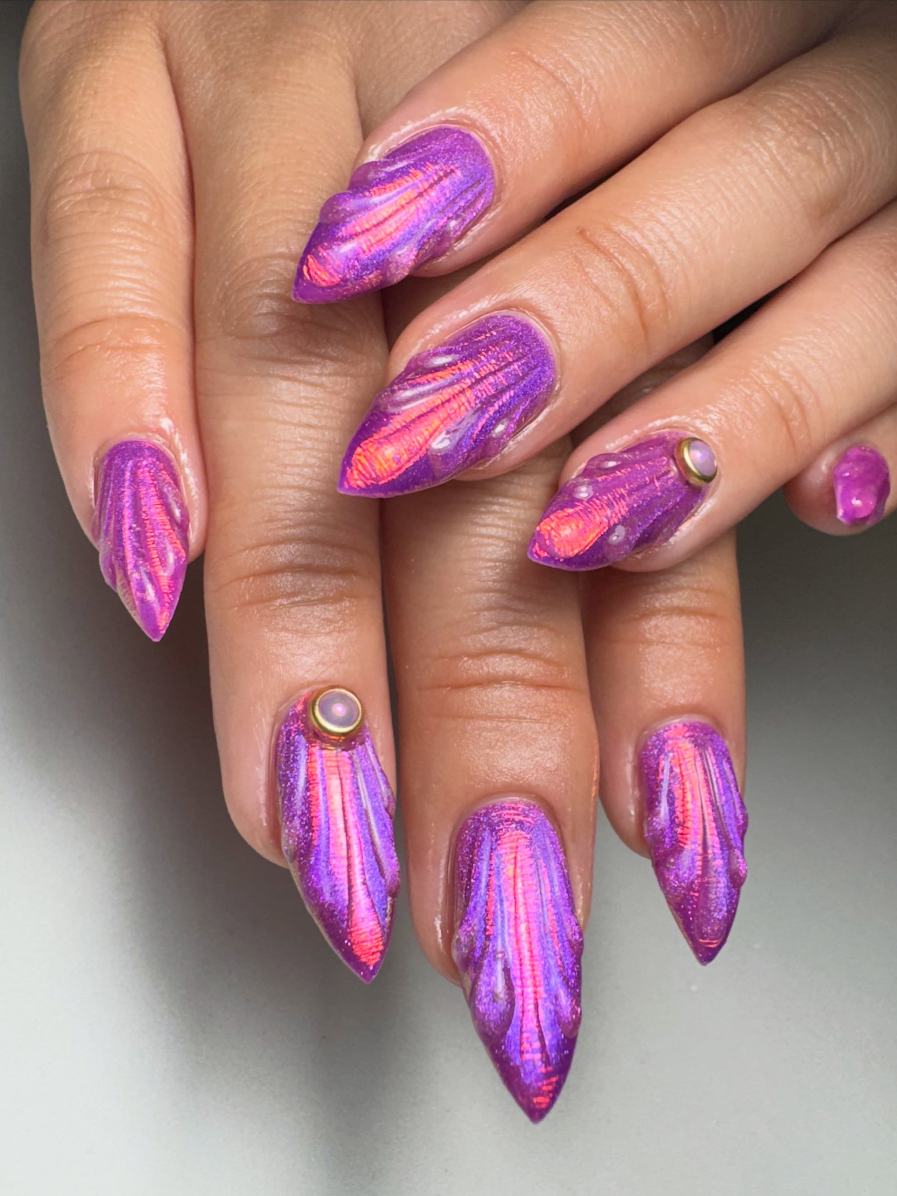 Mermaid nails come to life 🧜🏻♀️
Prep @ericasata
Magnetic gel @dndgel
Chrome @icegel_global
Texture @kokoistusa
#nails #nailart #glensfallsnails #mermaidnails