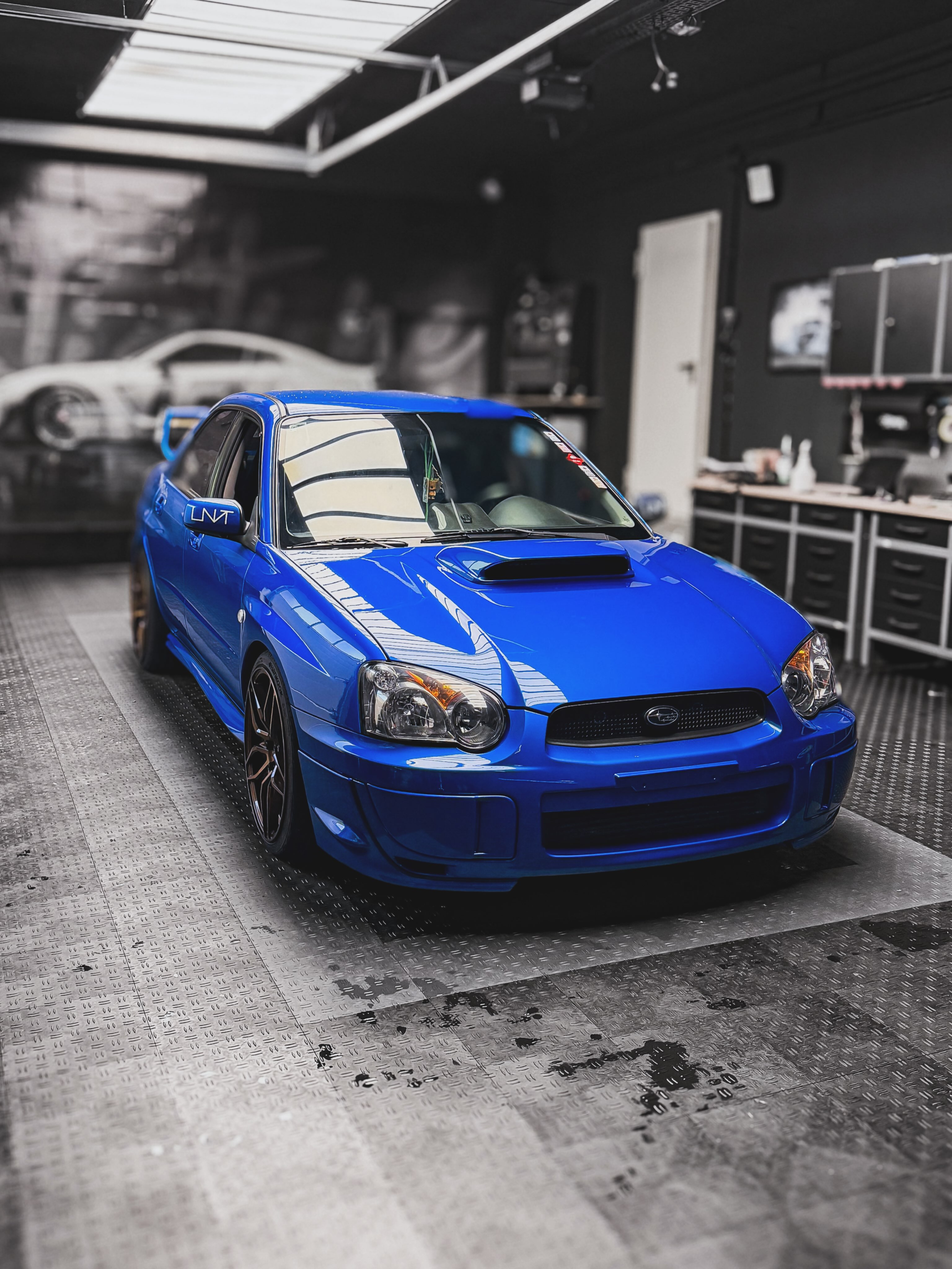 JDM-Legenden werden gefahren – nicht weggestellt. 🇯🇵
Genau deshalb hat dieser Subaru jetzt den Schutz bekommen, den er verdient. Hochwertige Lackschutzfolie bewahrt den Originallack vor Steinschlägen, Kratzern und den Spuren jeder Ausfahrt. Denn echte Klassiker sollen Kilometer sammeln – nicht Schäden.
🌐 www.foliatune.de
📩 info@foliatune.de
📲 0177 29 85 626
#JDM #Subaru #Lackschutzfolie #PaintProtectionFilm #Foliatune