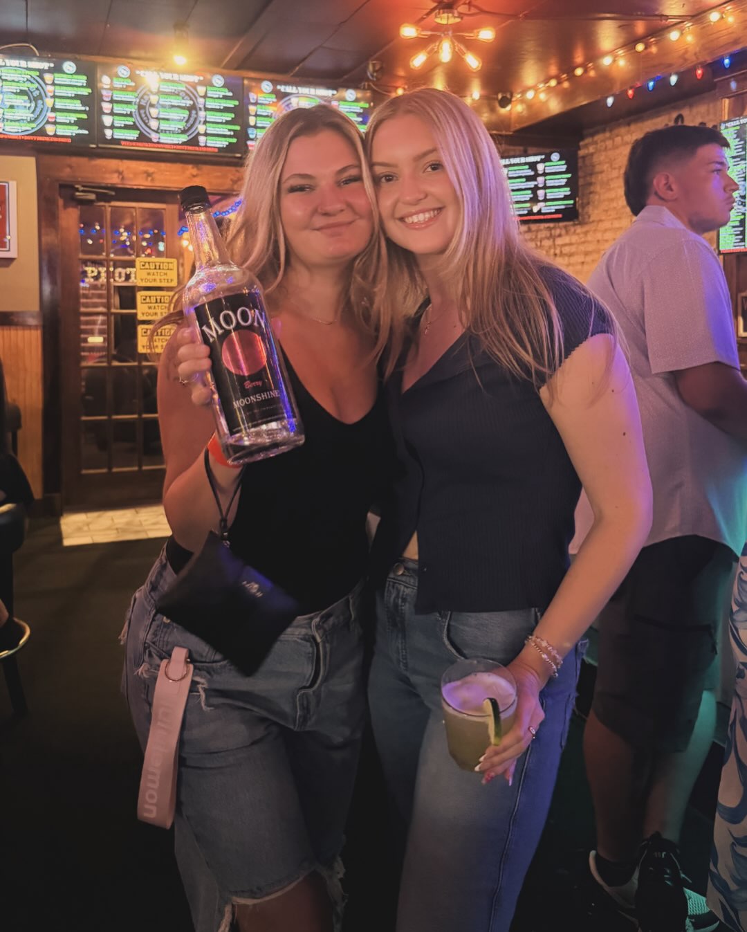 The weekends are better with Moon! 🌙🫧
Thank you to everyone who came out! ☀️
Tag your friends when you see them! 👀
#moonshine #florida #cocktail #bars #ᴇxᴘʟᴏʀᴇᴘᴀɢᴇ
@southernsocialwhiskeybar