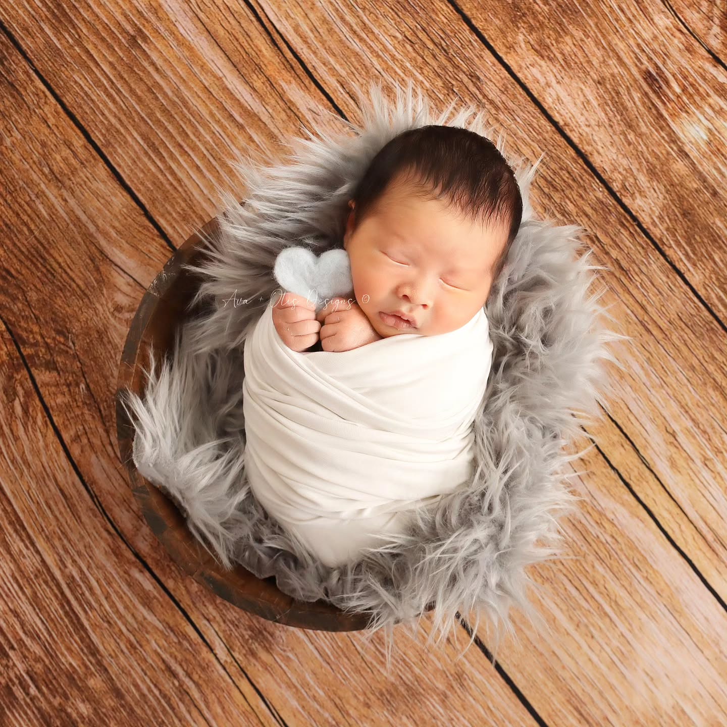 the sweetest gift life gives 🫶🏼
#newbornboy #newbornphotography #newbornphotography #avaotisdesigns #studiophotography