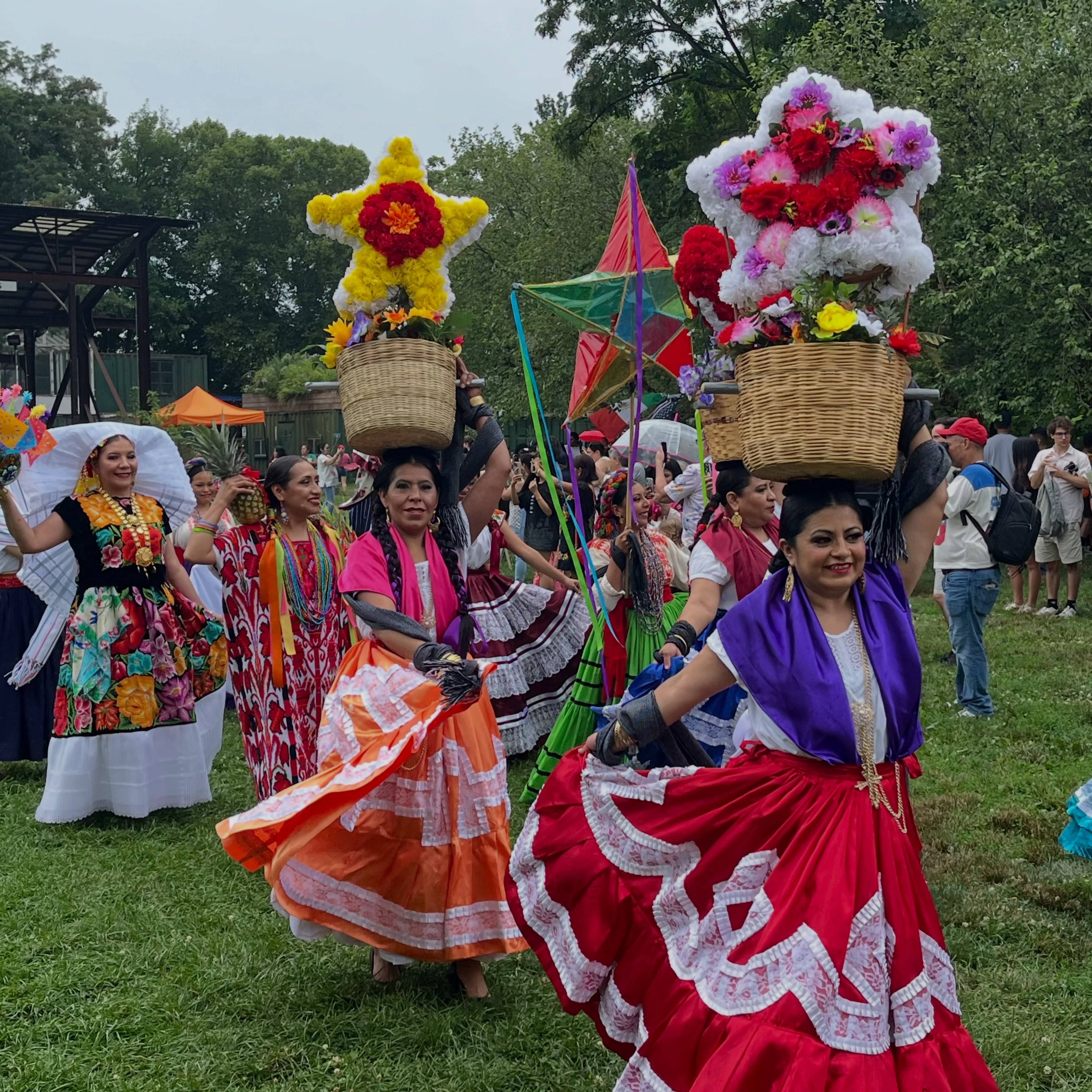 Join us for the 14th Annual Guelaguetza New York City, a vibrant celebration of Oaxacan culture featuring traditional dance, music, food, and crafts, presented by the Ballet Folklorico Mexicano de Nueva York (BFMNY).
Free Admission – Bring your blanket or beach chair!
- -
Acompáñanos en la 14ÂŞ Guelaguetza New York City, una celebraciĂłn vibrante de la cultura oaxaqueña con danzas tradicionales, mĂşsica, comida y artesanĂas, presentada por el Ballet FolklĂłrico Mexicano de Nueva York (BFMNY).
Entrada gratuita – ¡Trae tu manta o tu silla de playa!
Sunday | Domingo, Jul 26, 2026 • 12 – 6 PM
Socrates Sculpture Park
32-01 Vernon Blvd
Long Island City, NY 11106
#guelaguetzanyc #vivalaguelaguetza #guelaguetza #nyculture #socratessculpturepark