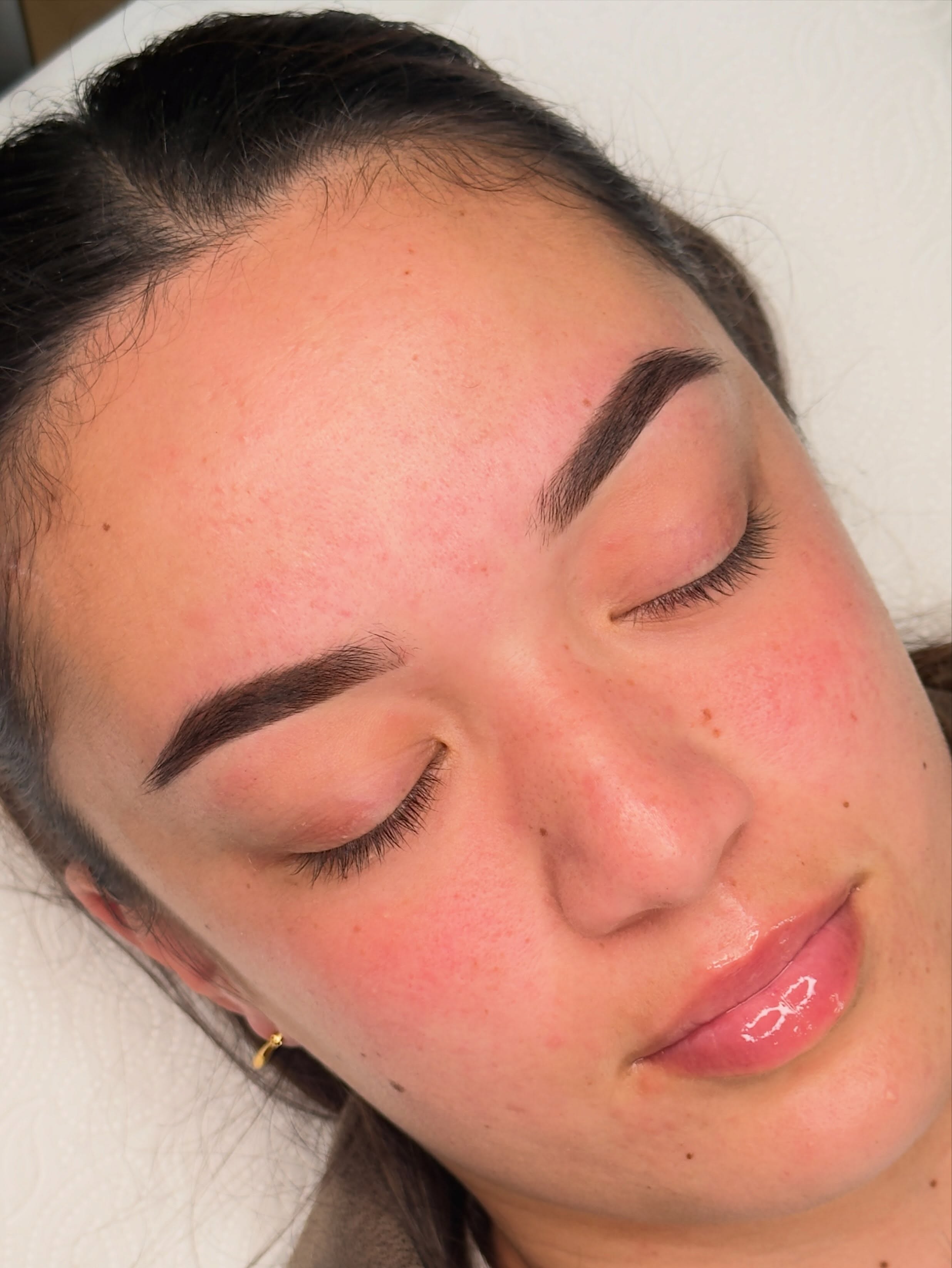 We are loving these beautifully sculpted hybrid brows.
Did you know we can colour match your perfect shade to suit you, whether you like bold and beautiful or soft and natural, we got you!
Brows by Bianca