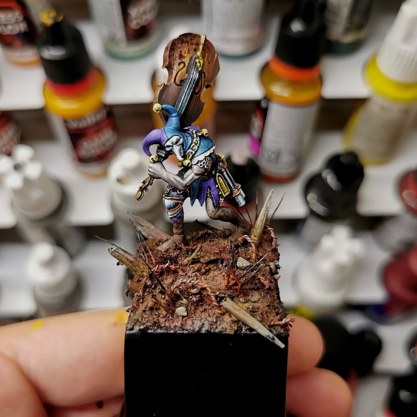 Plus que quelques petits détails à fignoler ainsi que de belles photos à prendre et ma toute première pièce Trench Crusade sera terminé .
Je verrai si je la resocle ou si je la garde comme ça !
Figurine de très très bonne qualité de chez @grimdarkcovenant !
Un plaisir a peindre 🤩
#trenchcrusade
#grimdark
#grimdarkminiatures
#grimdarcoven
#miniaturepainting