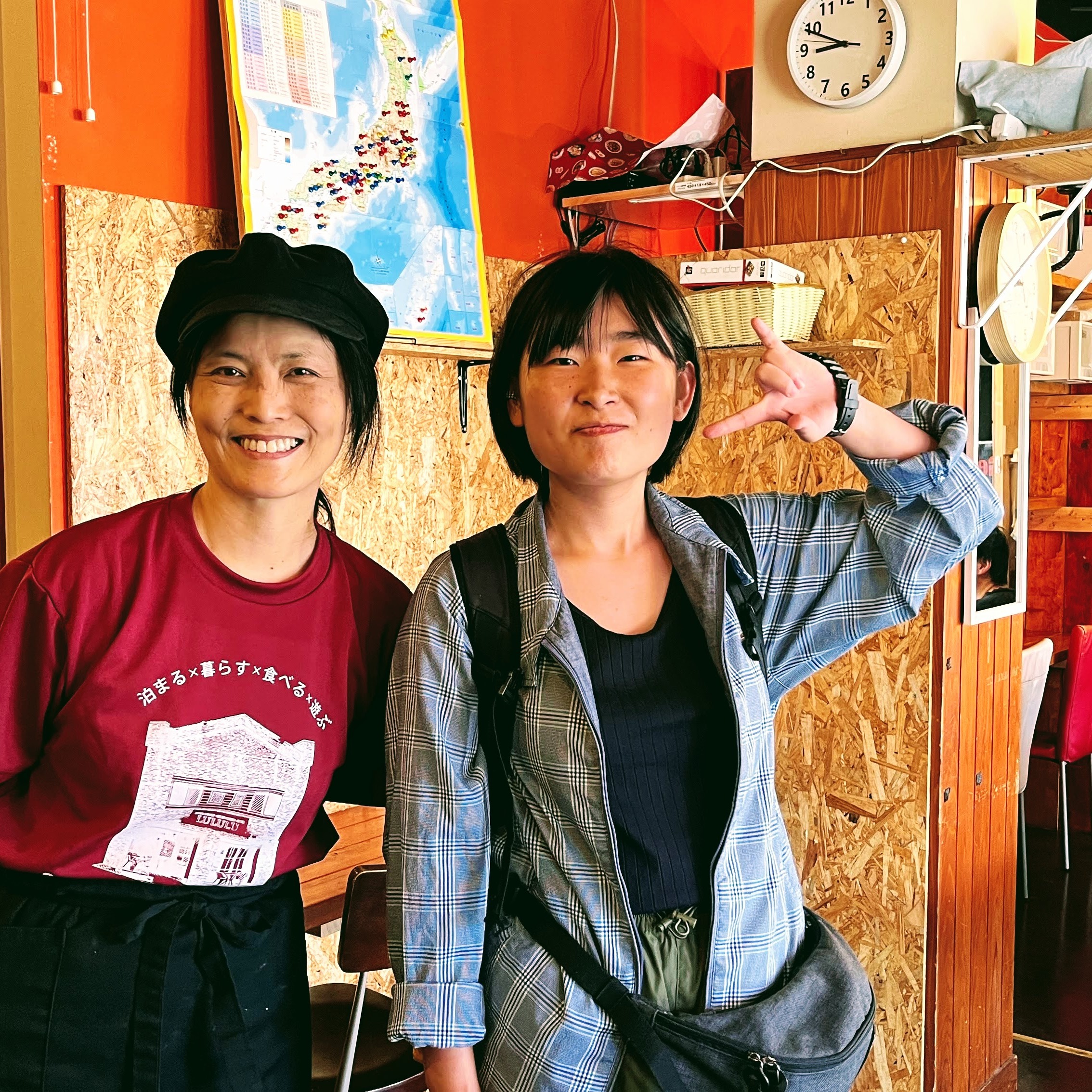 この連休中に2泊してくれた女性ソロゲスト。理系女子で最近仕事を始めたばかりだけど、毎日楽しいそう!2日とも音楽も聴きに来てくれて、高知を満喫してくれました!仕事頑張って!✨
She was a solo traveler who stayed at us for 2 nights. she came to the lounge to listen to our music for both nights and enjoyed. thank you very much!!
.
.
.
【Lululu Info】
🎸 生演奏 (Live Music): 17:30〜
🍛 カレー夕食交流会 (Free Curry): 18:00〜
🚃 アクセス: 路面電車「旭町一丁目」すぐ(中心部まで10分)
🏪 隣にコンビニあり!
【Lululu Info】
🎸 Live Music: 17:30〜
🍛 Curry Dinner: 18:00〜 (Free for guests!)
🚃 1 min from Tram Stop / 10 min to Downtown
🏪 Convenience store is right next door!
#高知 #高知観光 #高知一人旅 #ゲストハウス #高知宿 #交流を楽しめる宿 #高知市 #ルルル #Kochi #Shikoku #JapanTravel #Guesthouse #Ohenro #LiveMusic #TravelJapan