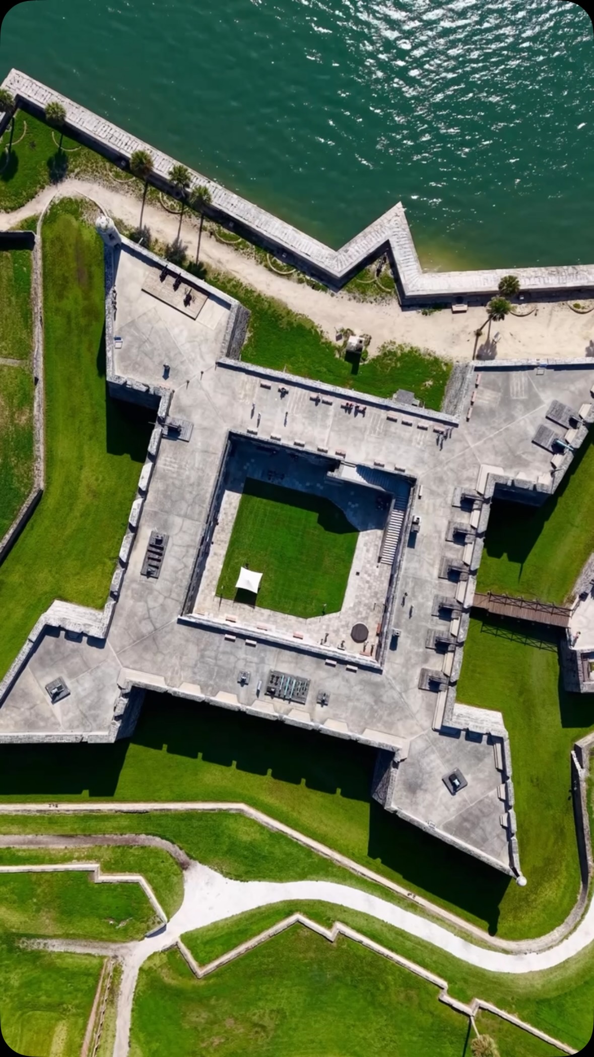 Four centuries later, it’s still stealing the view 🤩 Castillo de San Marcos has been watching over St. Augustine since 1672.
📍St. Augustine, Florida - America’s Oldest City
📸 DJI Air 3S @djiglobal
#castillodesanmarcos #staugustinefl #oldestcityinamerica #downtownstaugustine #graydreaming