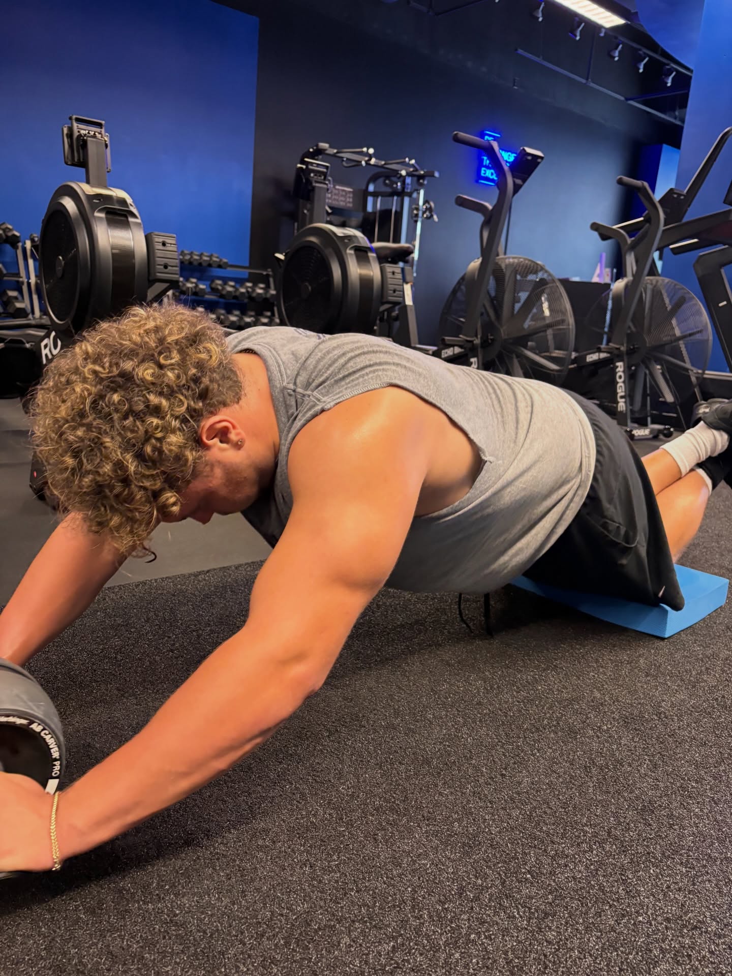 A strong core is the foundation of every great athlete. 💪🏽