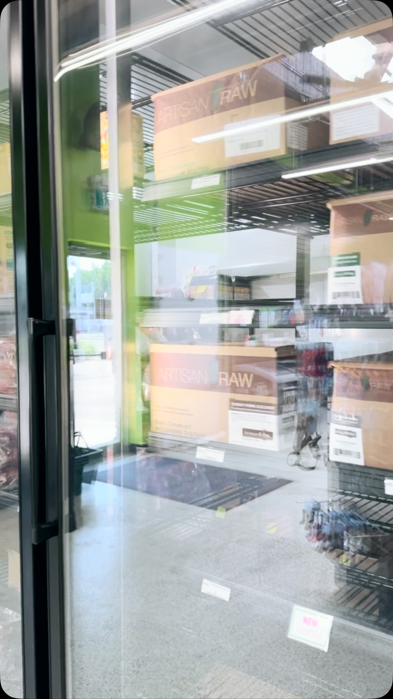 Loaded freezers = happy pets!
Fresh, nutritious food for dogs and cats—stocked and waiting for you.
Whether you’re trying raw, topping kibble, or stocking up for the week, we’ve got you covered.
Swing by Viva Pets today and treat your pet right. ❄️✨
#yegcats #yegpets #yegdogs #yeg #vivapetsyeg