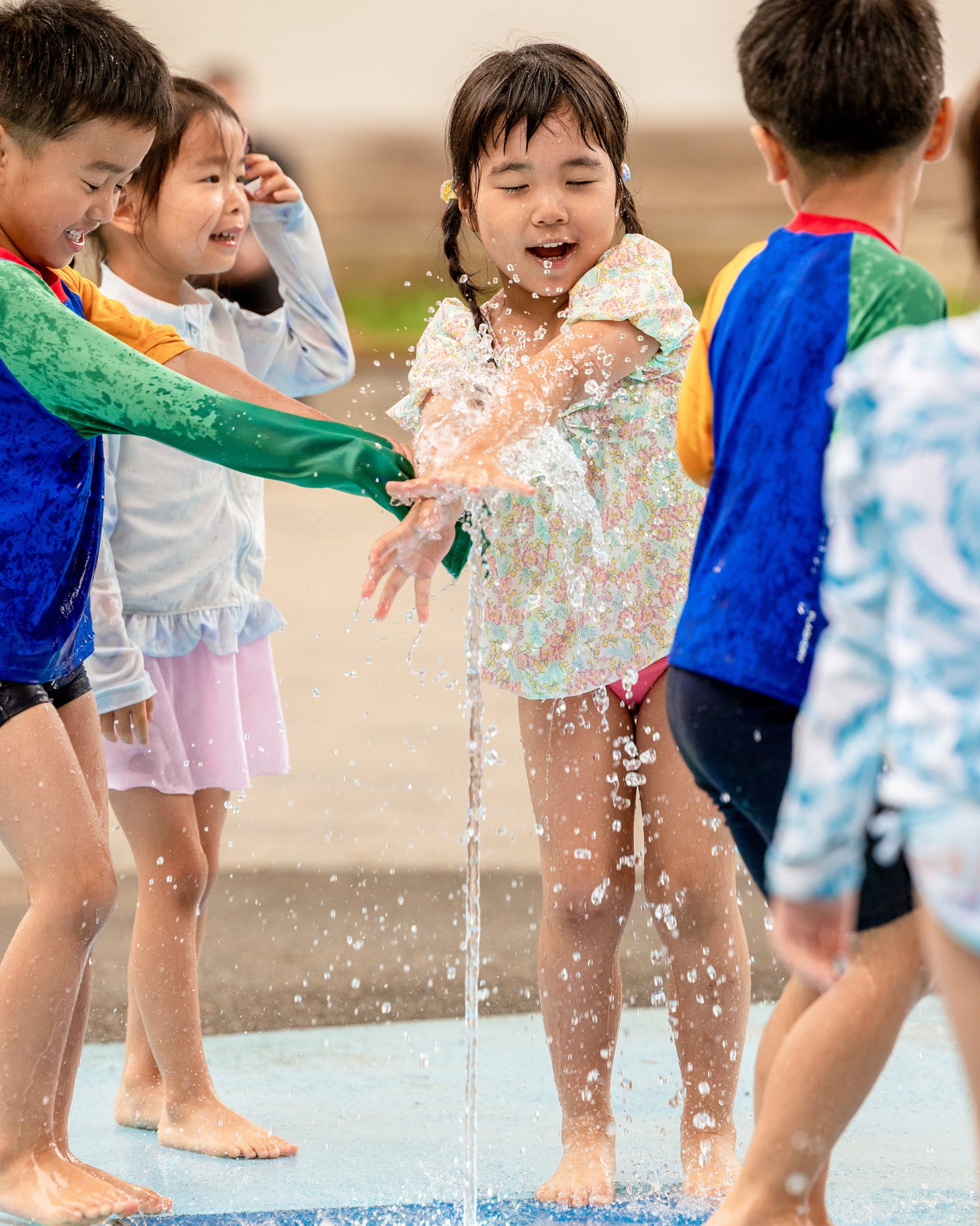 One of our favourite mornings at Dandelion Montessori School was spent playing at the water fountain in Ichinohashi Park. There was plenty of laughter, splashing, and sunshine, followed by a calm walk back to school to continue the day’s activities.
At our Montessori school in Tokyo, learning doesn’t only happen inside the classroom. Outdoor play, movement, friendship, and shared experiences are all an important part of early childhood education and help children build confidence, independence, and joyful memories.
We look forward to sharing more moments from our classrooms and community throughout the summer.
🍃 Discover Dandelion Montessori School.