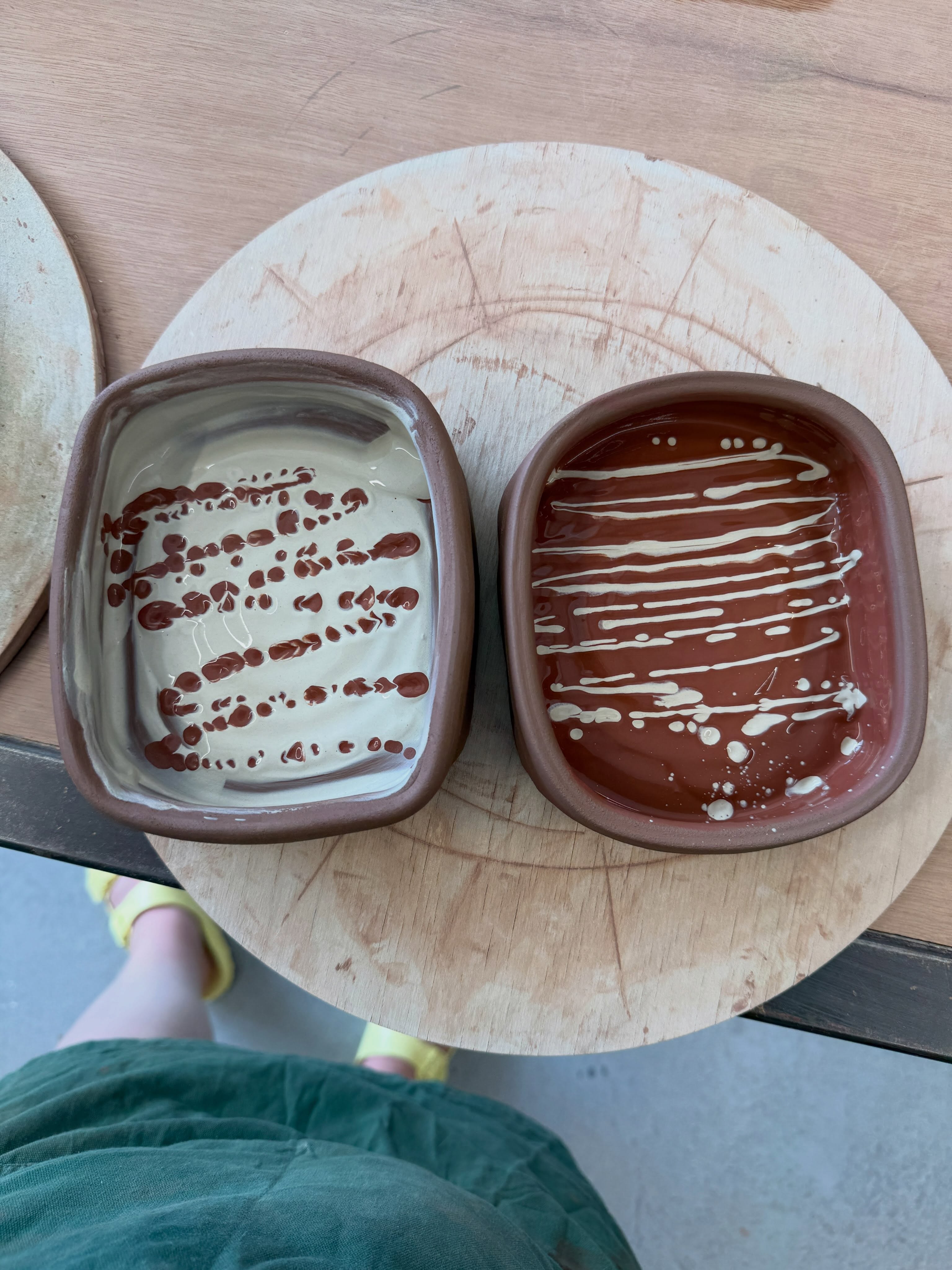 I really love a workshop. Epic weekend throwing and altering and decorating with slip - thanks @frances.savage.pots and @fishponds_pottery
There will be more square pots in my future because they are super fun to make. #fishpondspottery #jenmakespots #francessavage #slipware #thrownandaltered