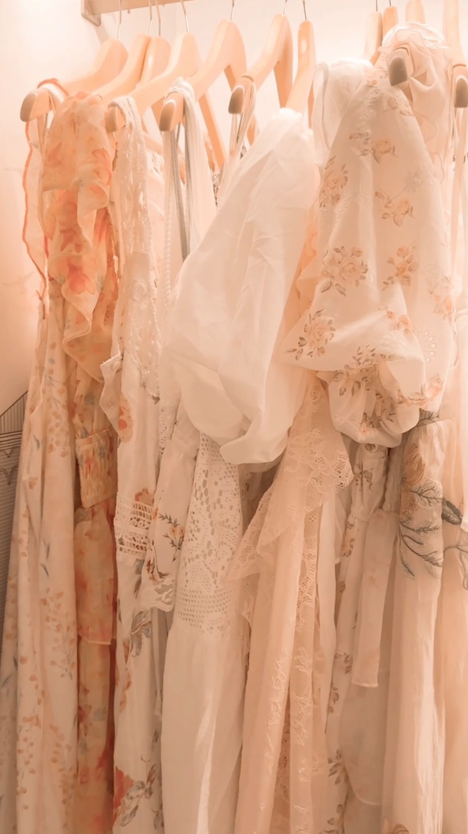 The wardrobe deserved its own moment. 🤍 #veniceitaly #italystyle #romanticstyle #softgirlaesthetic #travelinspo