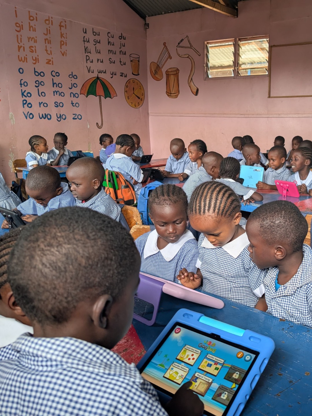 Thanks to our supportive givers, @kinyagodandoraschools' Pre-Primary 2 students recently took part in a digital learning session, combining technology with foundational education in a fun and engaging way!
We're excited to see all the great opportunities that come along with this new type of learning. 💻