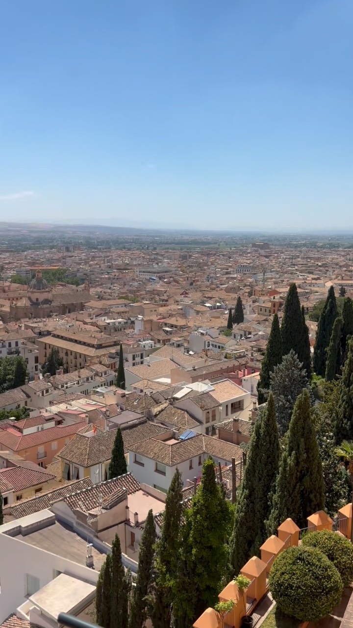 Granada, Spain.
#travel #photooftheday #travelwithkids #family #wellness