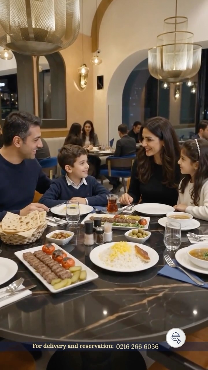 Kimi ailesiyle aynı sofrada buluşur, kimi dostlarıyla kahkahasını paylaşır, kimi de kahve ve tatlı eşliğinde güzel bir anı biriktirir.
Yaşlar ve hikâyeler farklı; sofranın sıcaklığı hep aynı. Sudi’de İran mutfağının eşsiz lezzetleri, insanları aynı masada buluşturur.
Rezervasyon ve paket servis: 0216 266 60 36
#SudiRestoran #SudiİranRestoranı #İranMutfağı #İranYemekleri #İstanbulRestoran